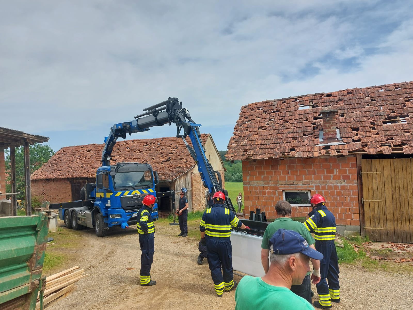 Odstranjevanje posledic neurja na Goričkem