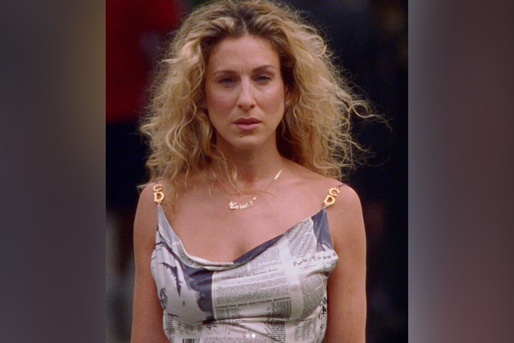 Slavna obleka s časopisnim potiskom