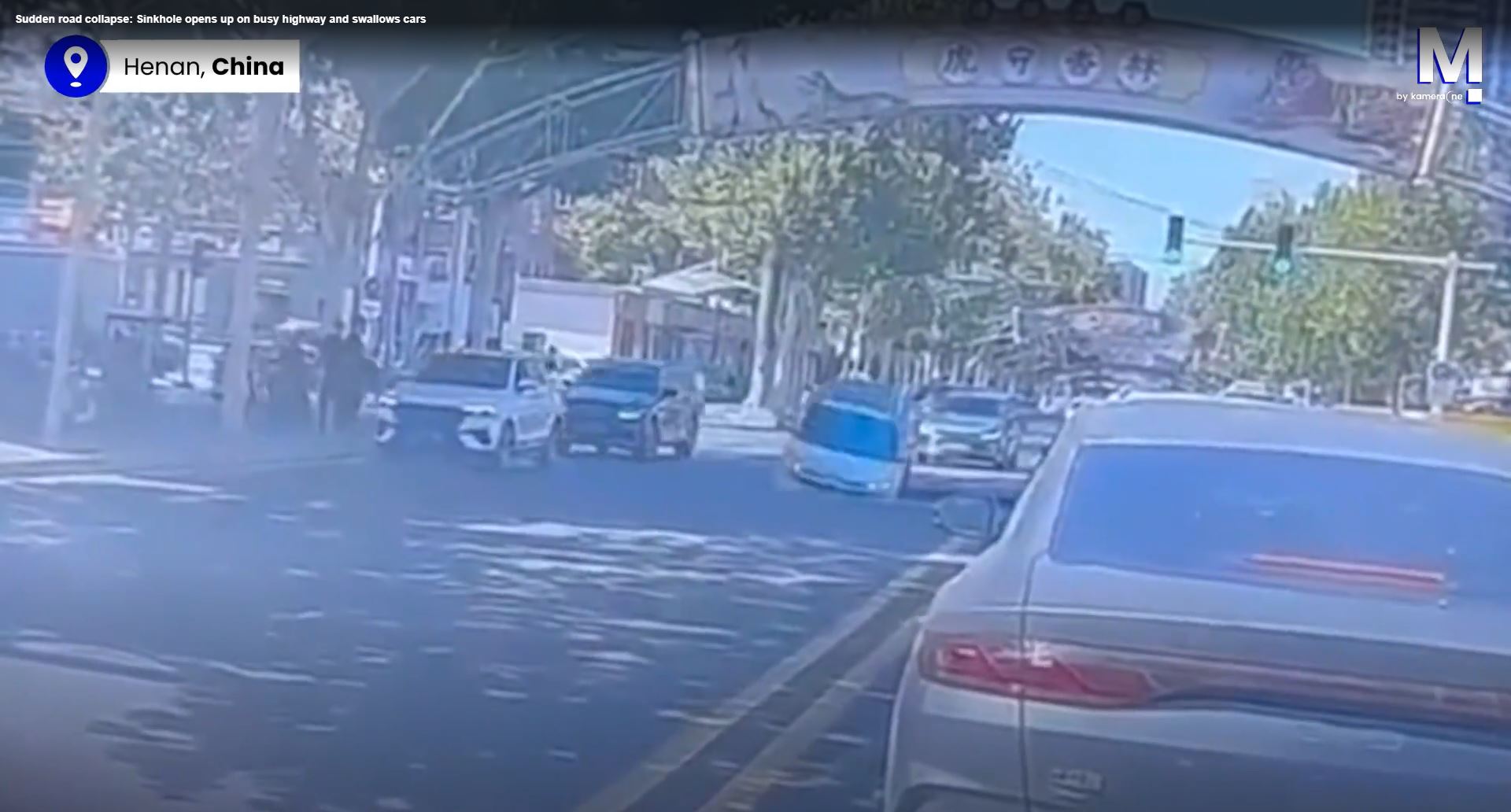 Luknja v cesti na Kitajskem