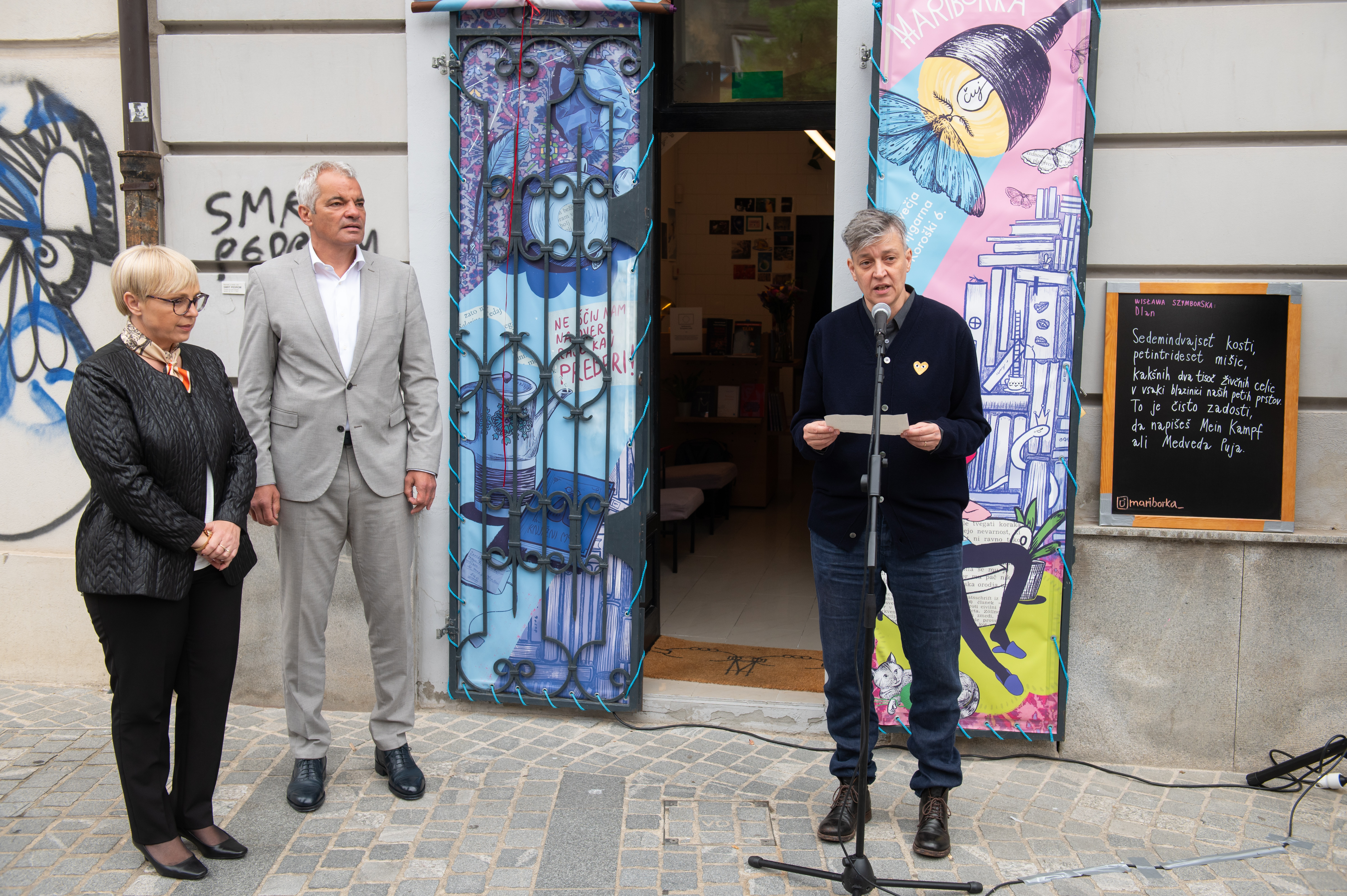 Pirc Musar v Mariboru z dvigom mavrične zastave podprla Mariborko