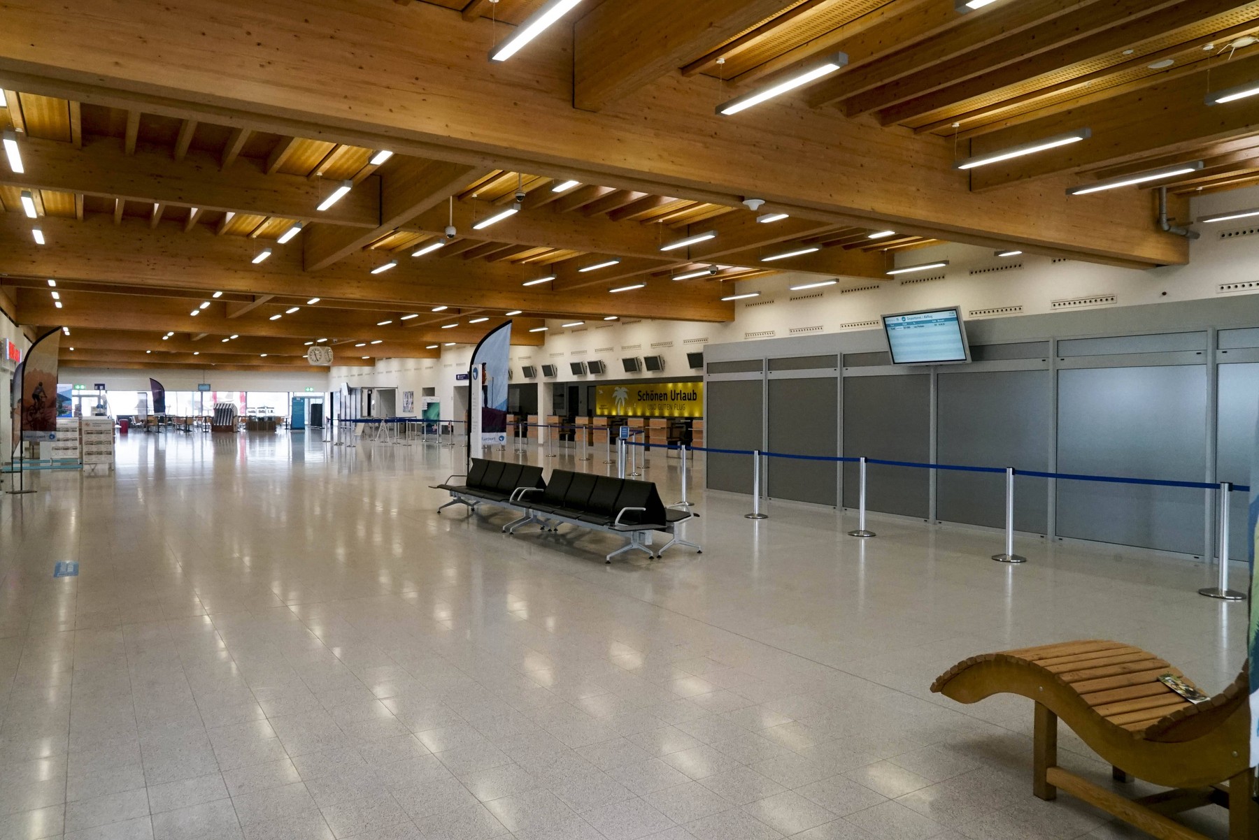 Prazno letališče Kassel Calden v Nemčiji