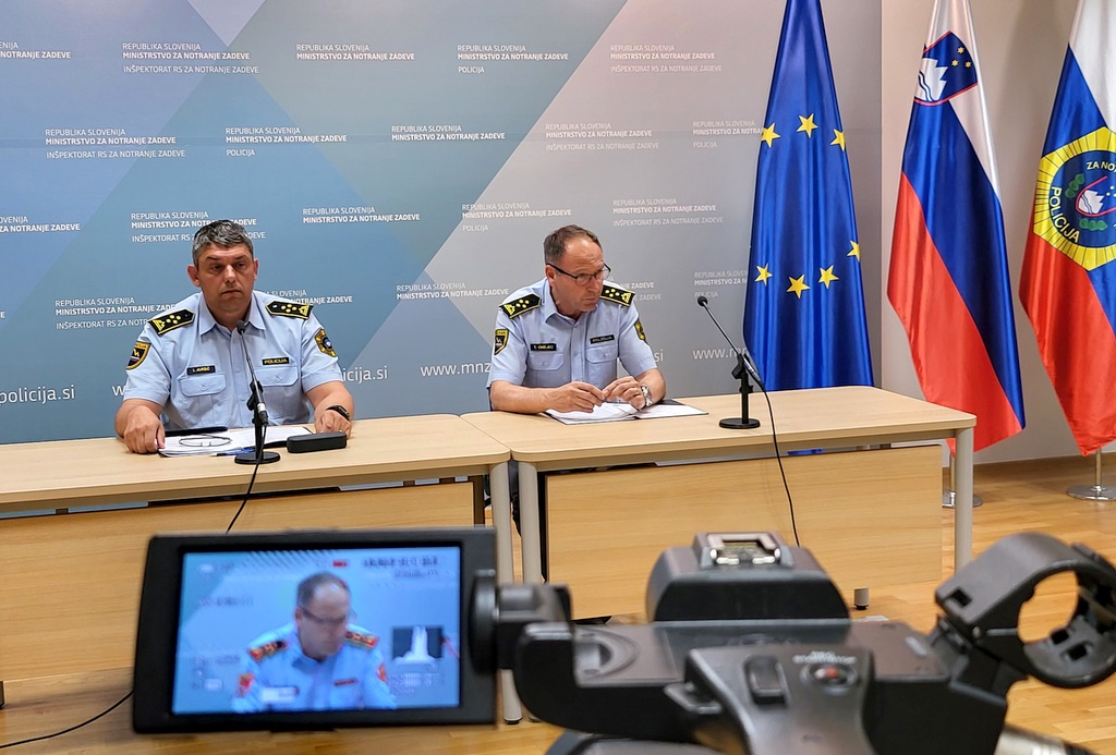 Policija z okrepljenimi aktivnostmi zagotavlja varnost na varnostno obremenjenih območjih