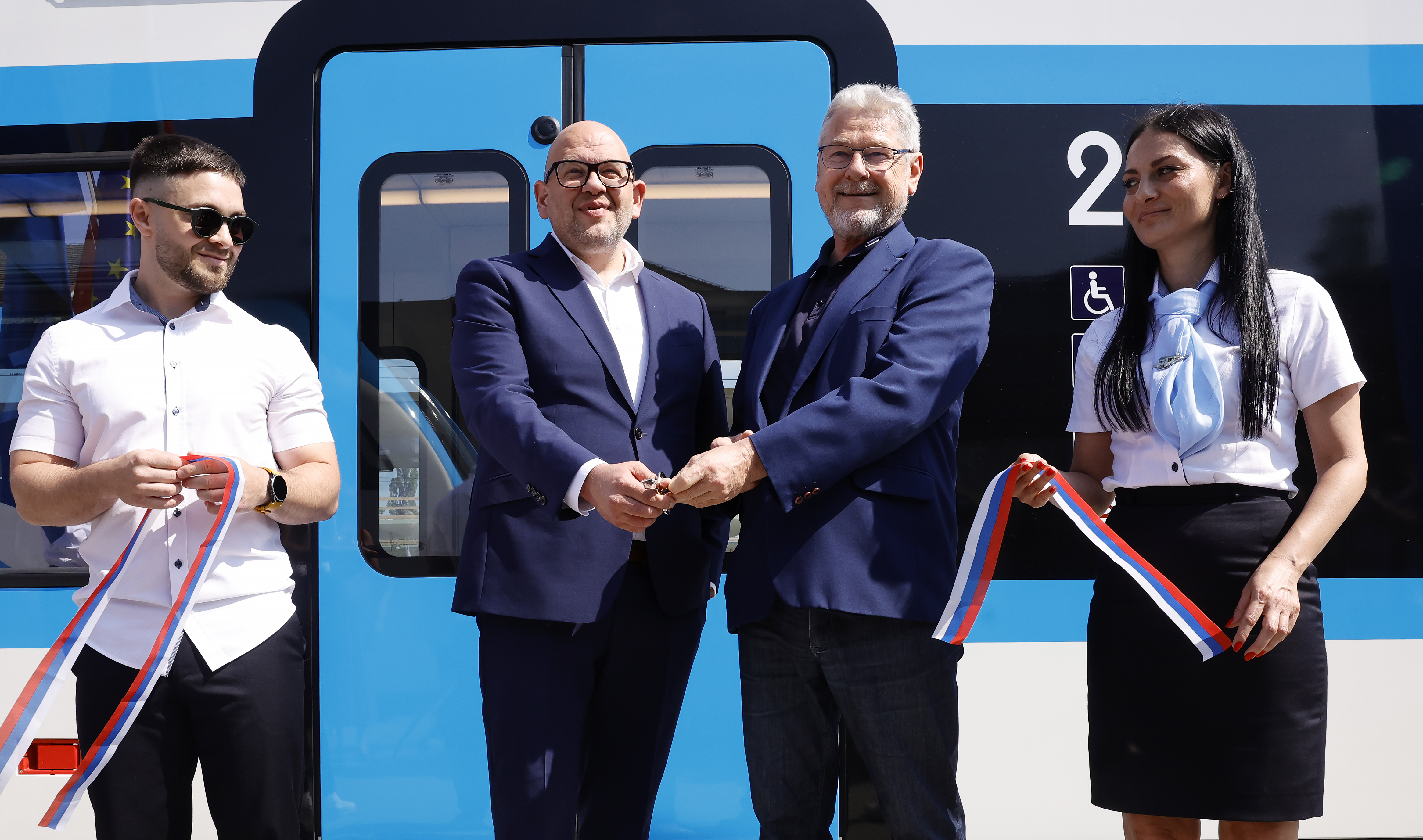 Voziti začele nove potniške garniture SŽ.