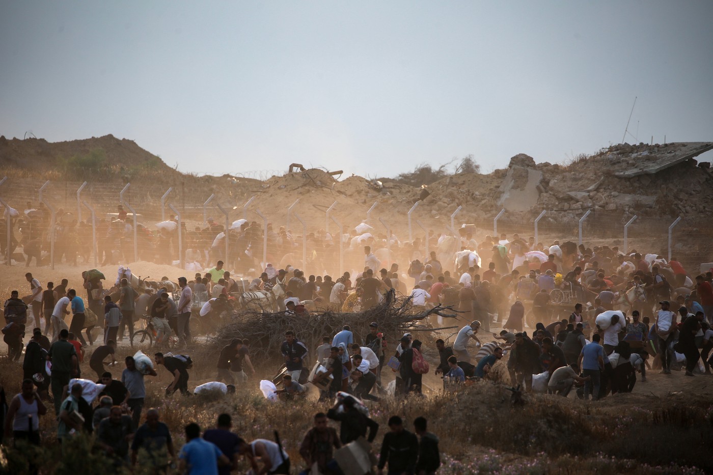 gaza mrtvi med čakanjem na pomoć