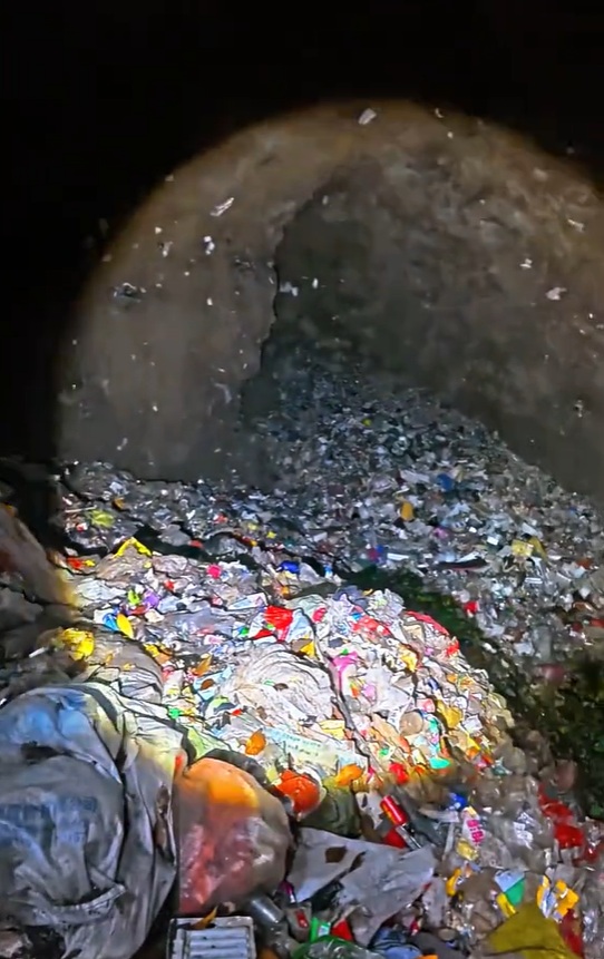 Smeti v jamah na Kitajskem