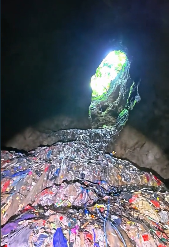 Smeti v jamah na Kitajskem