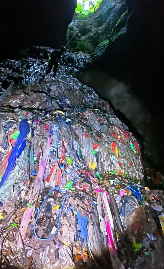 Smeti v jamah na Kitajskem