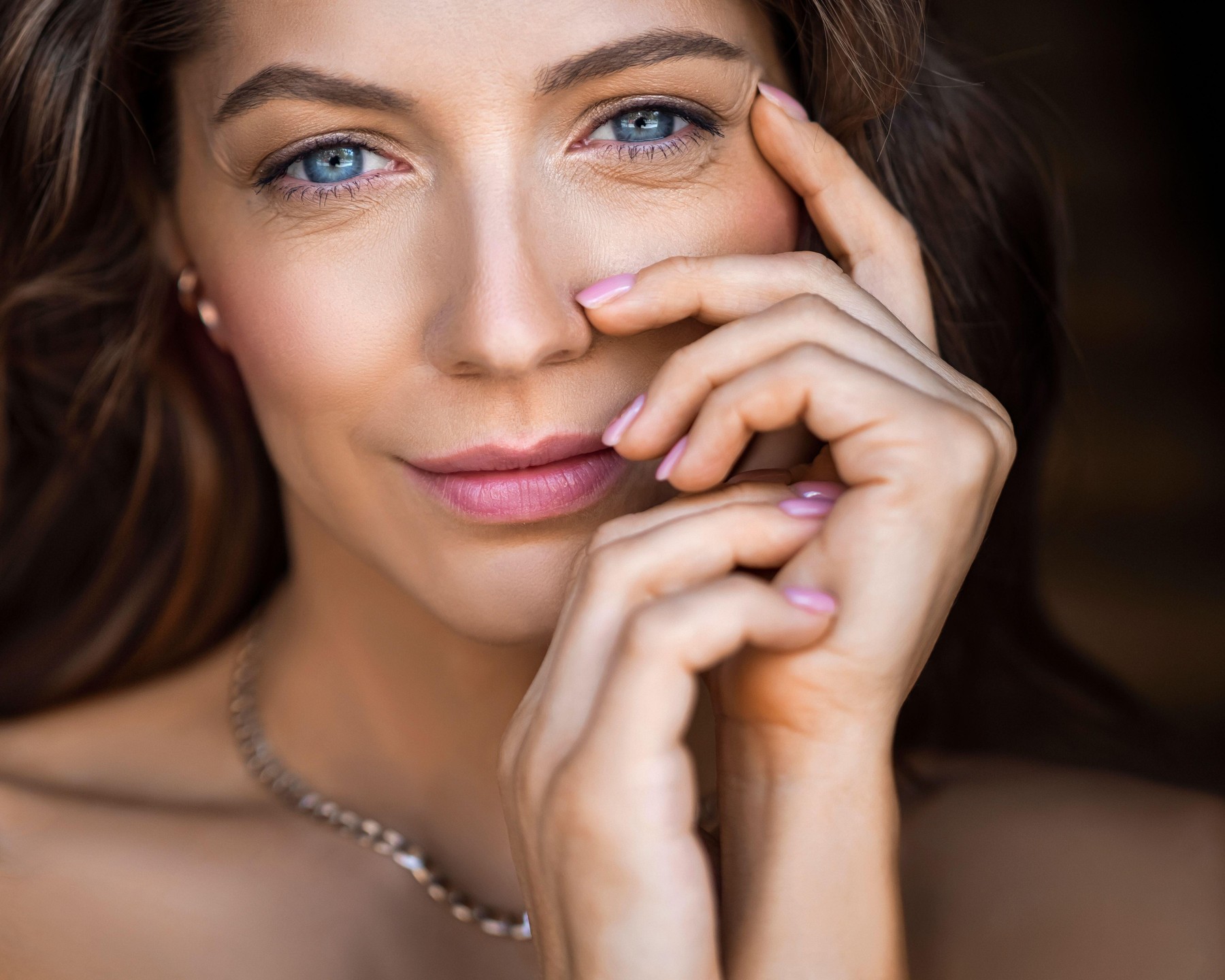 ženska, ki izžareva modrost