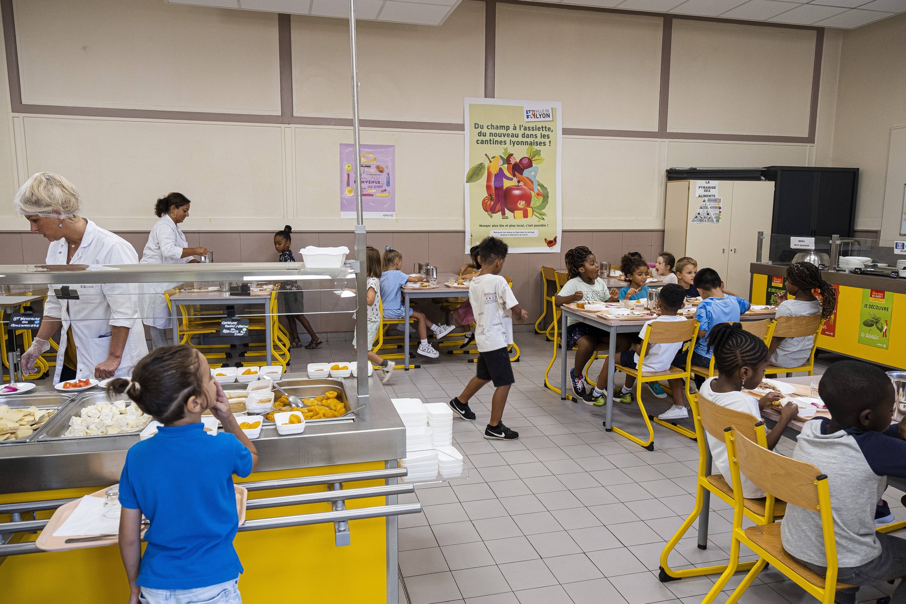 Učenci imajo kosilo v Franciji.