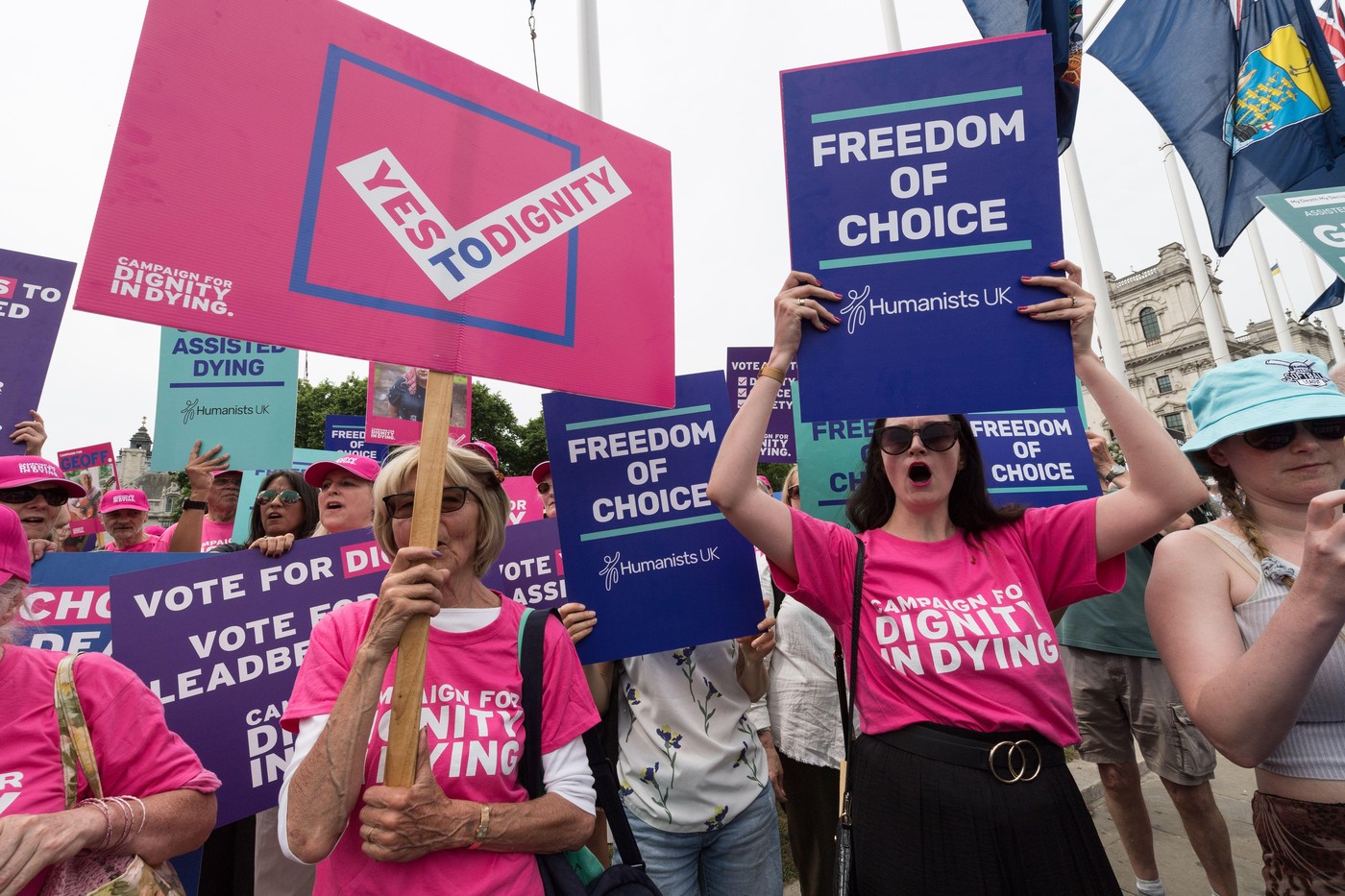 Podporniki zakona o pomoči pri umiranju v Veliki Britaniji