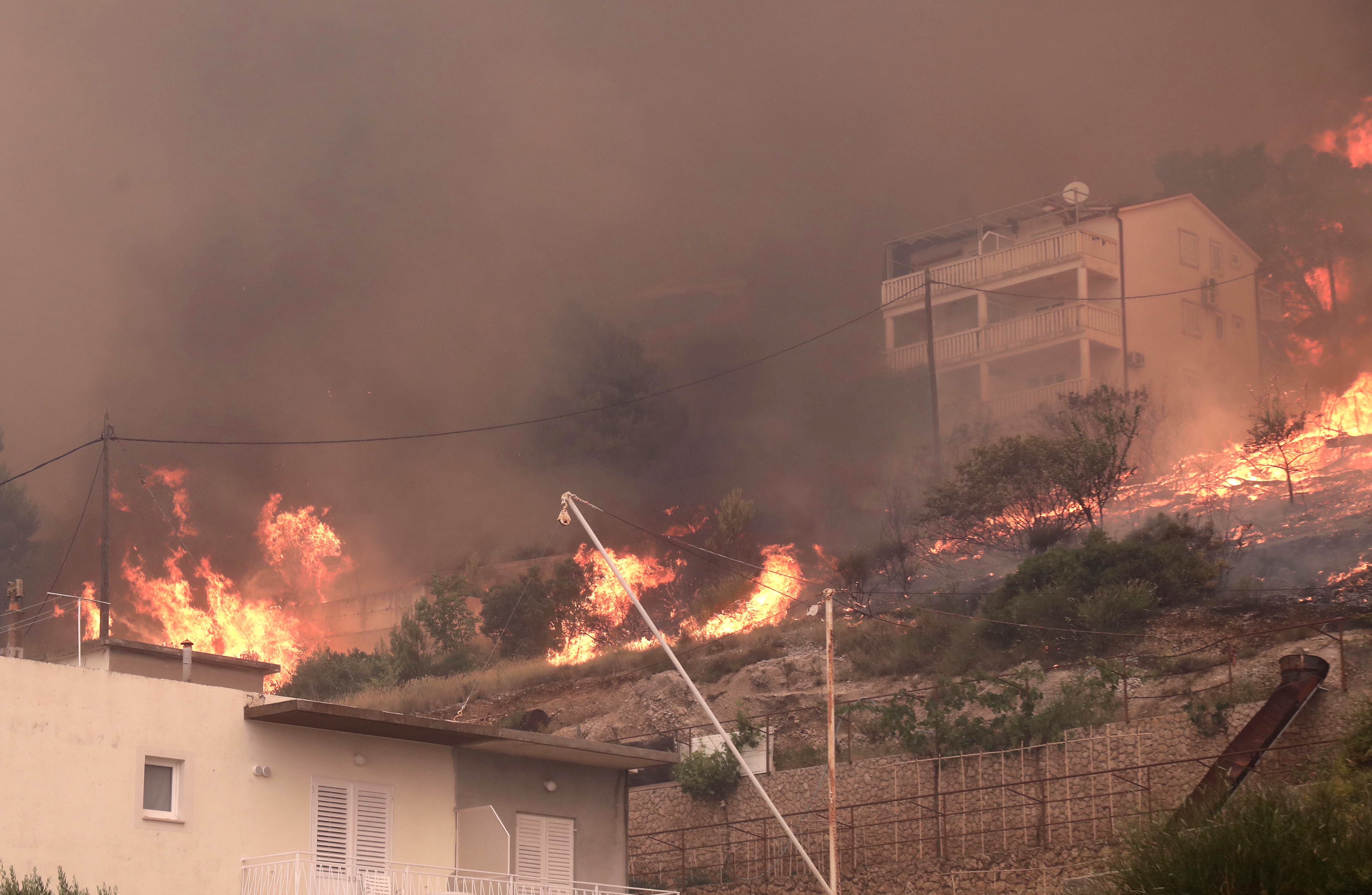 Požar pri hrvaškem mestu Pisak