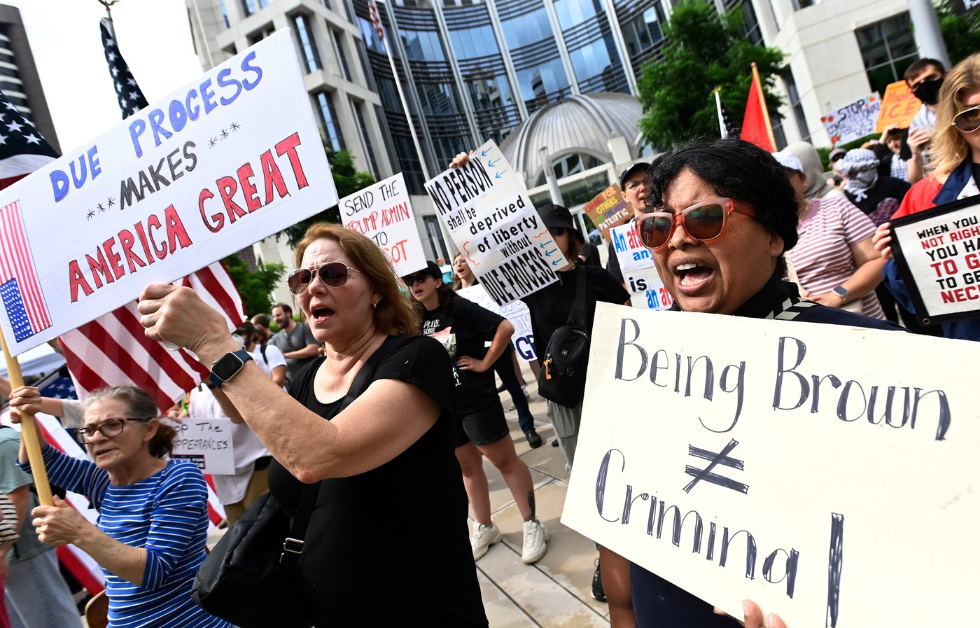 Protestniki v podporo Kilmarju Abregu Garcii