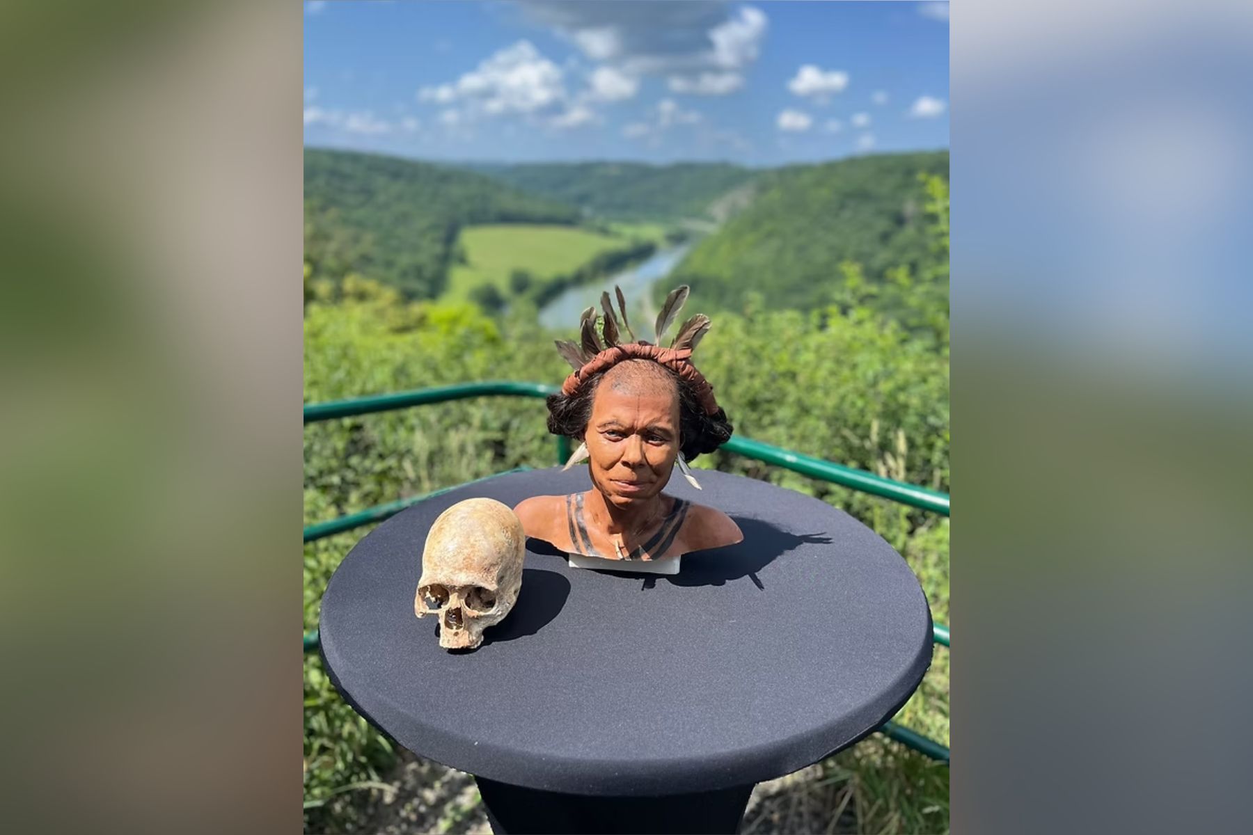 Belgijska Univerza v Gentu je izdelala rekonstrukcijo obraza ženske, ki je živela pred 10.500 leti