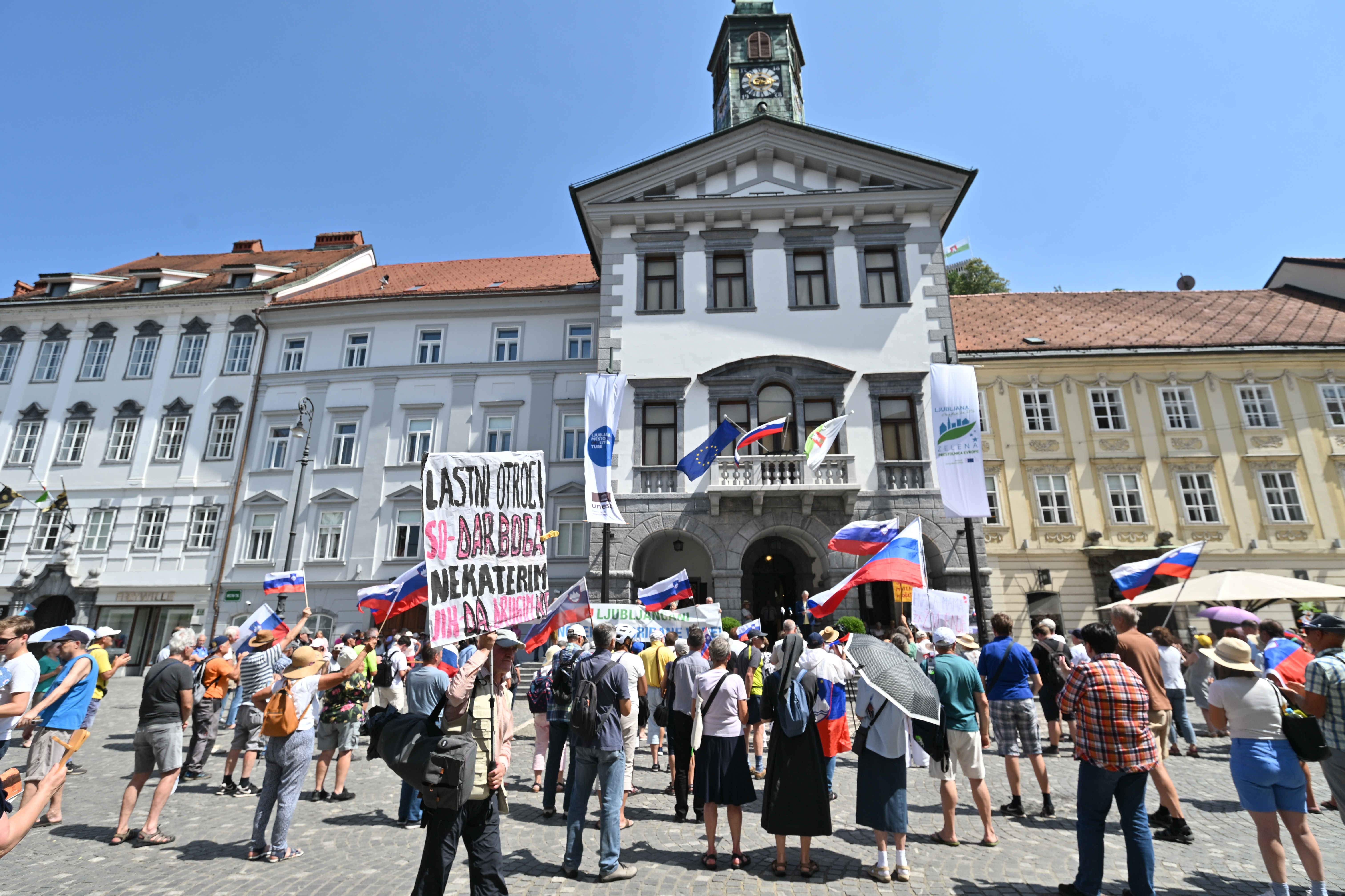 Ponedeljkov shod pred sejo ljubljanskega mestnega sveta