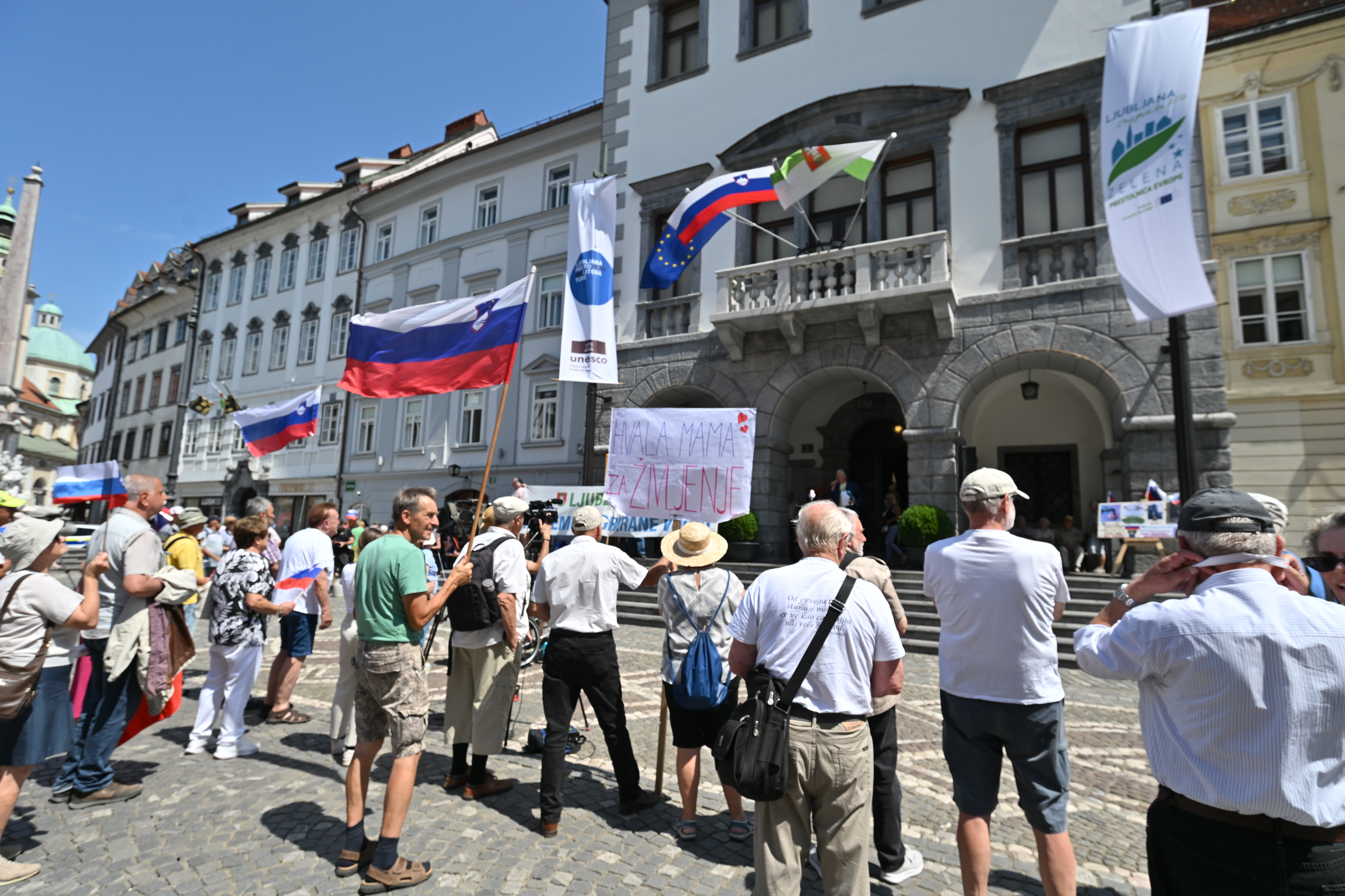 Ponedeljkov shod pred sejo ljubljanskega mestnega sveta