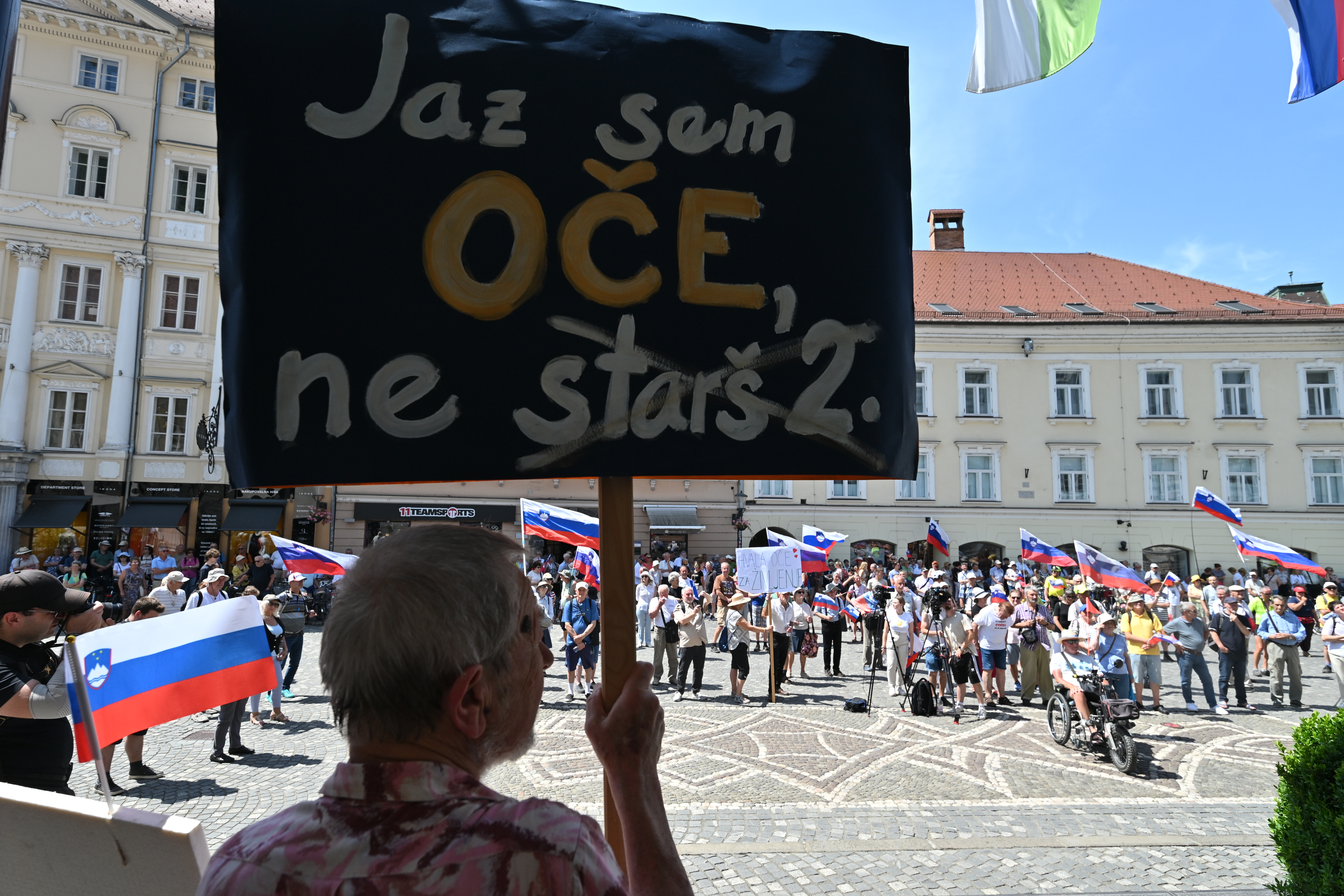 Ponedeljkov shod pred sejo ljubljanskega mestnega sveta