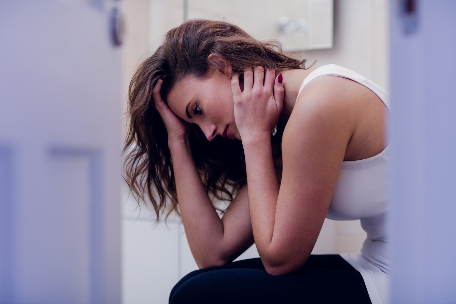 ženska, ki jo skrbi