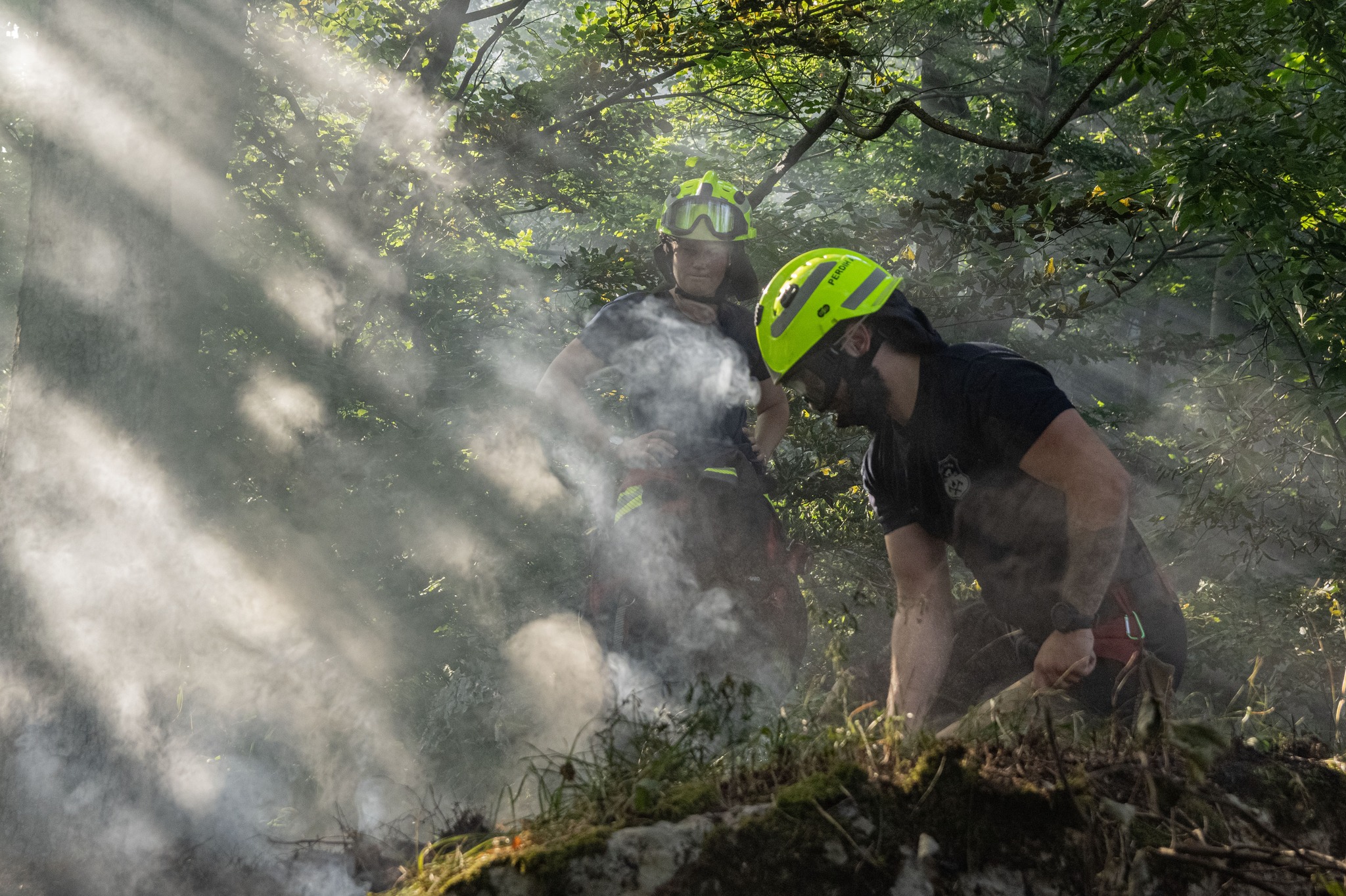 Tolminski gasilci gasijo podtalni požar na Žabijskem vrhu