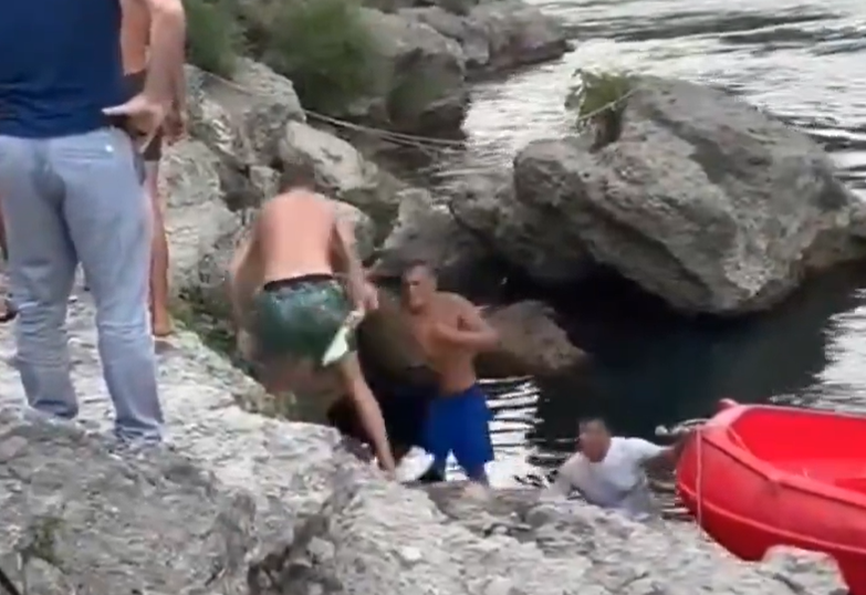 Pretep turista v Mostarju