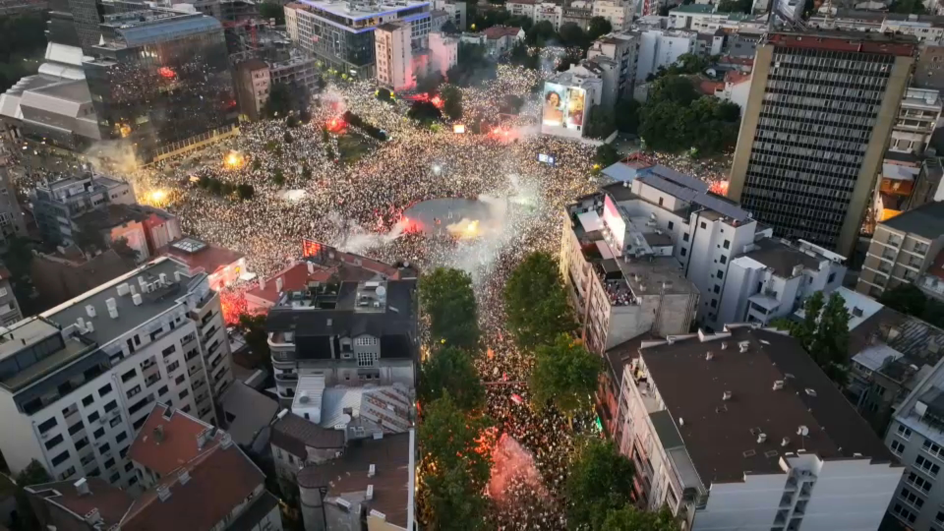 Protesti na beograjskem trgu Slavija
