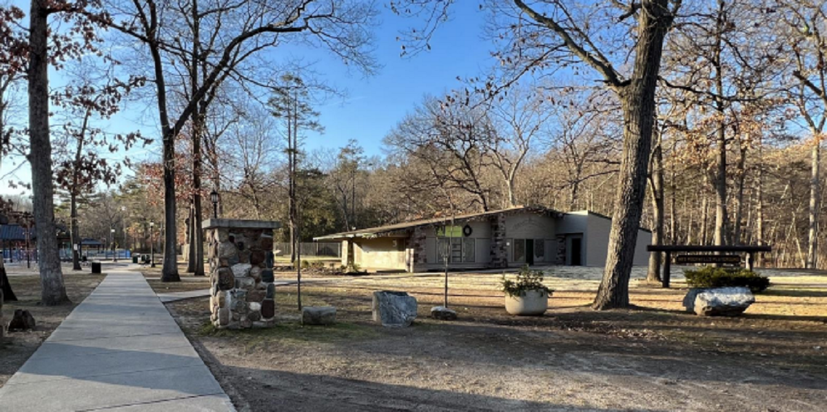 Stavba v Bristol Parku