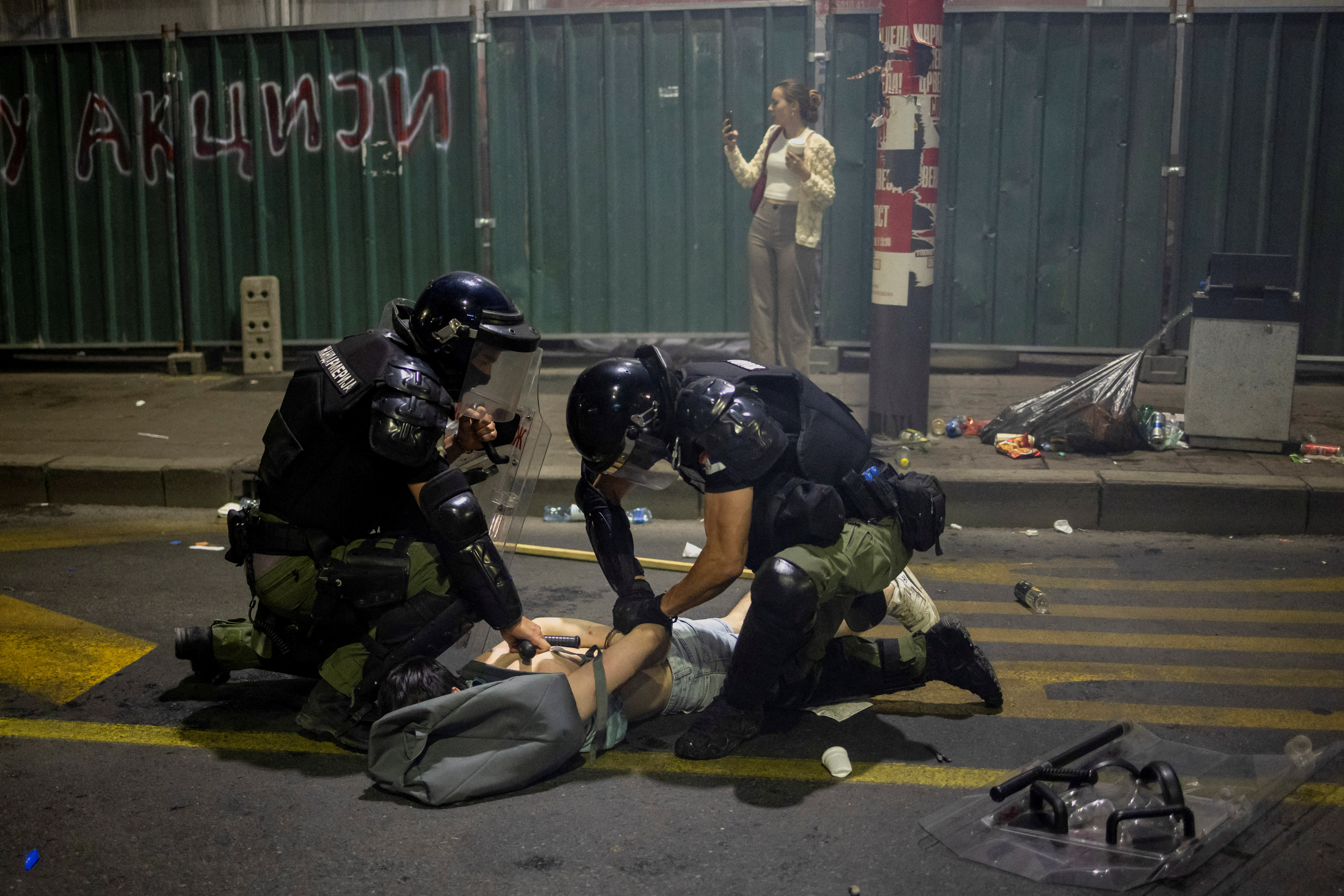 Policija in protestniki v Beogradu