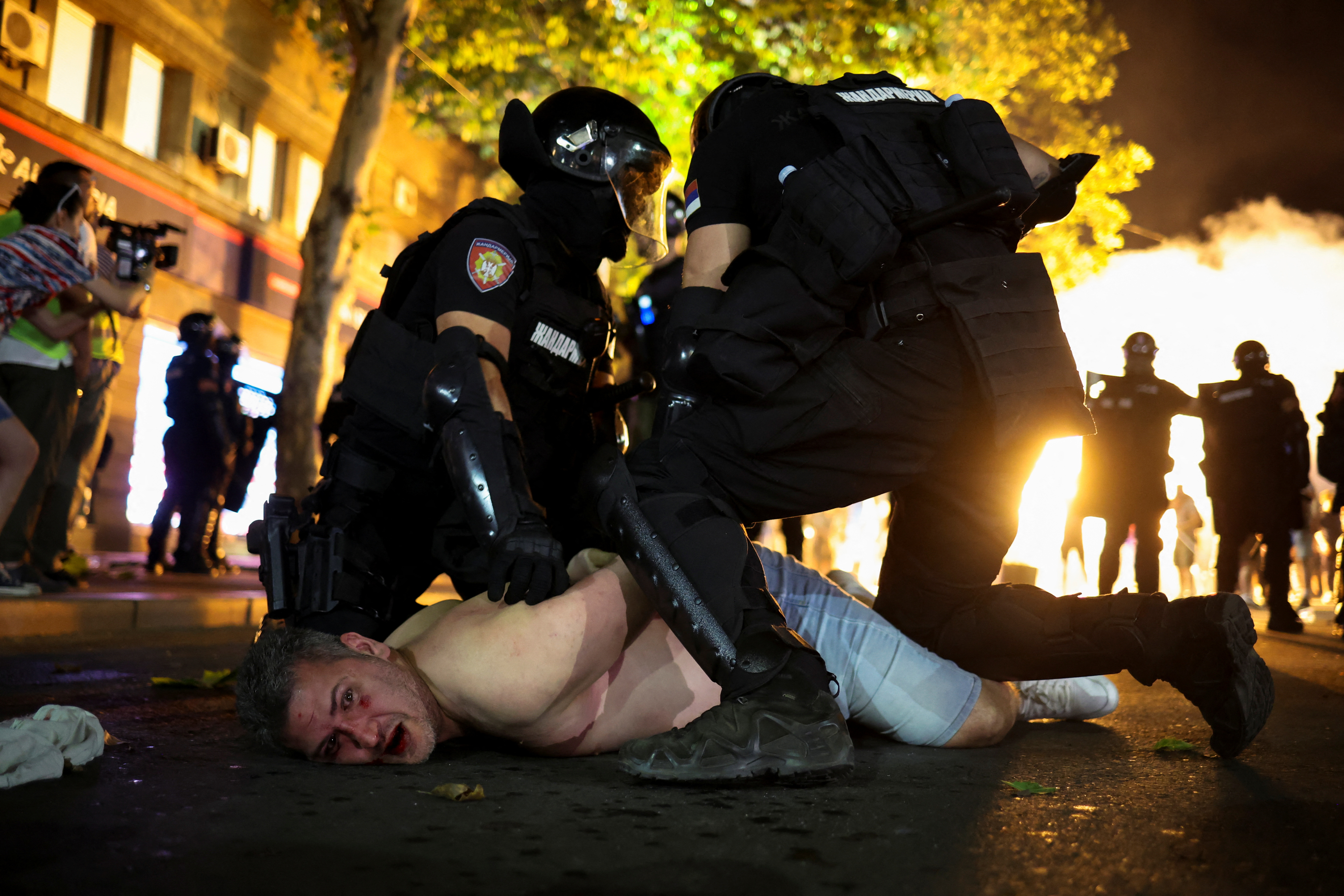 Policija in protestniki v Beogradu