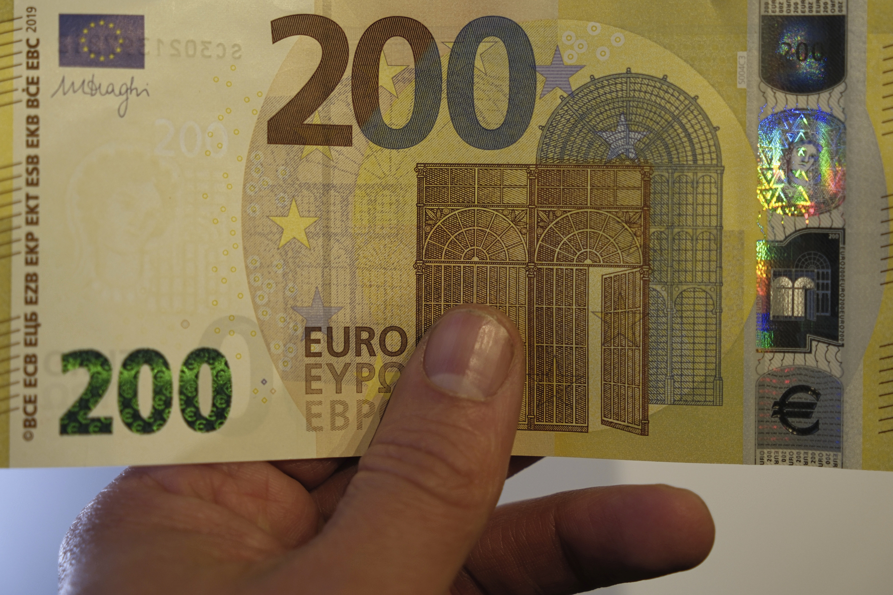 Bankovec za 200 evrov