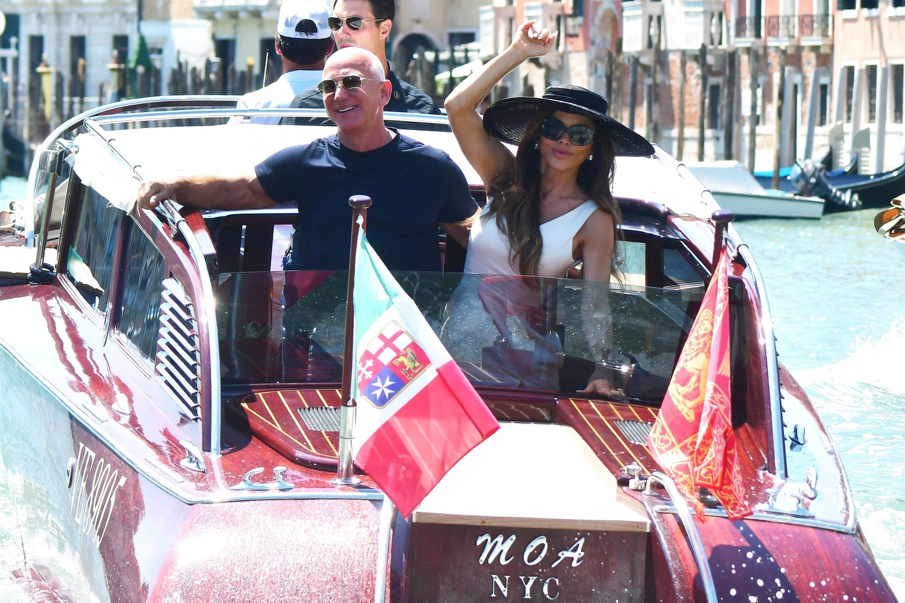 Jeff Bezos Lauren Sanches Bezos 2