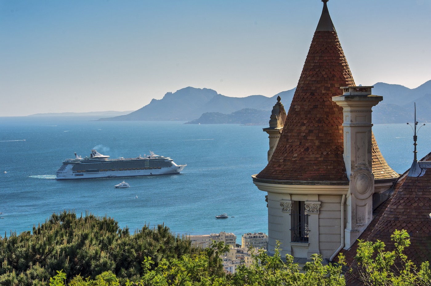 Križarka ob obali Cannes