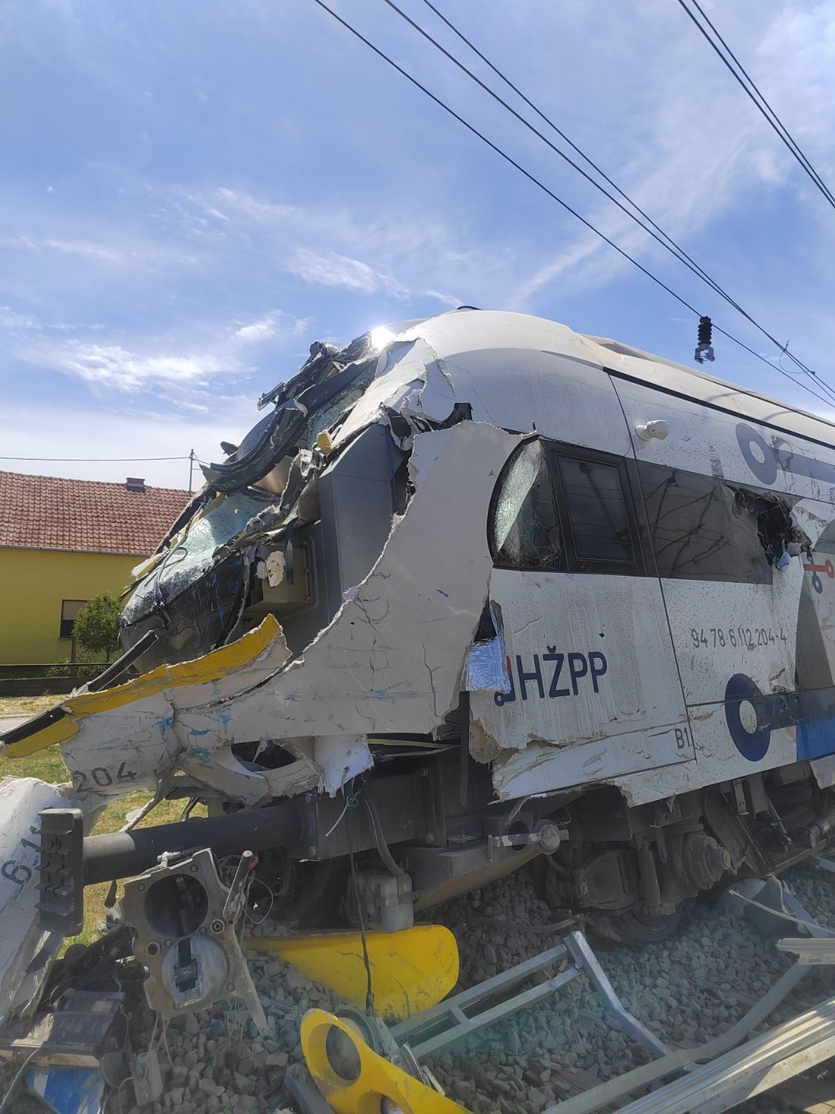 Nesreča vlaka in tovornjaka v Slavoniji