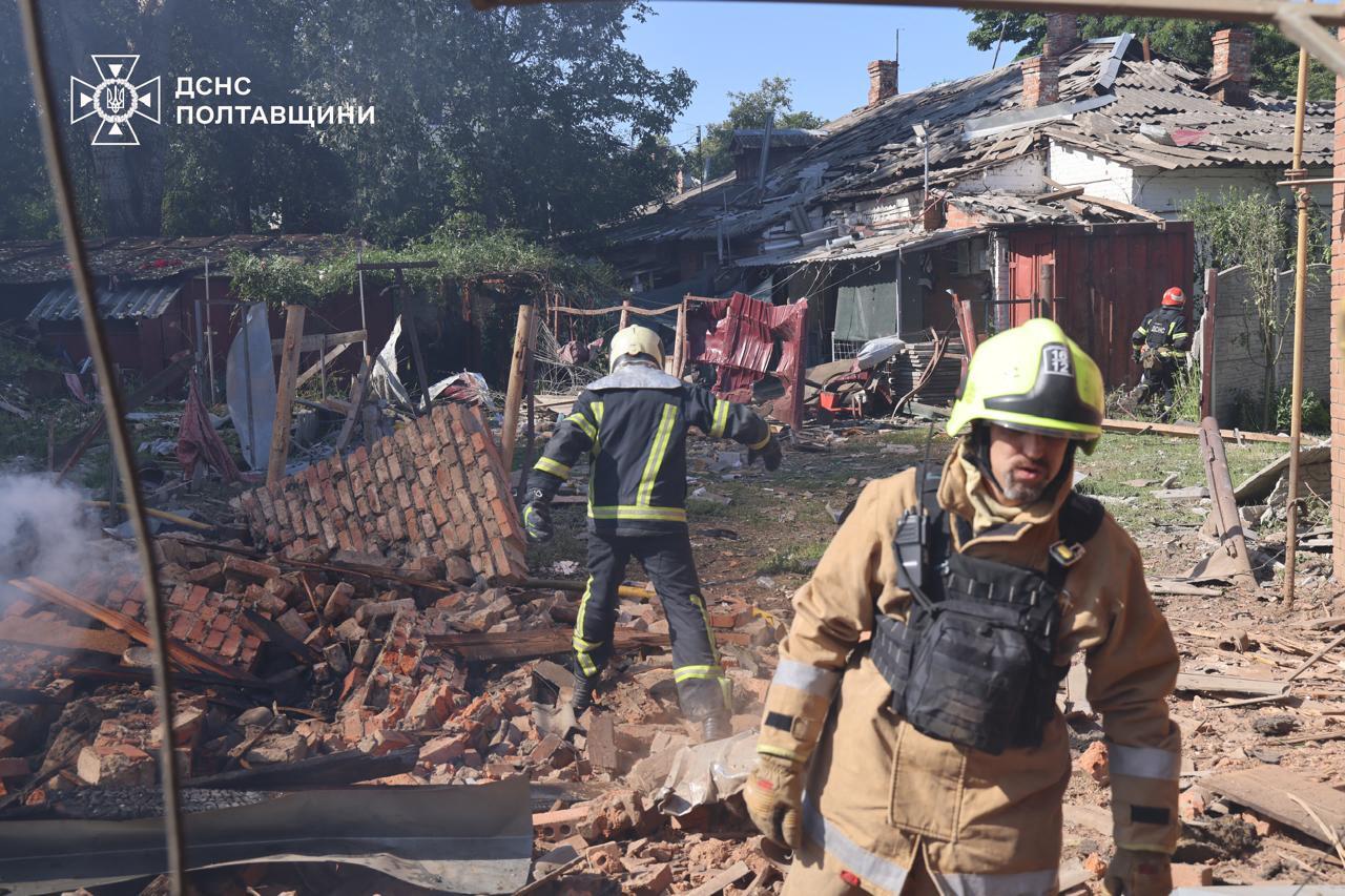 Ruske sile so po navedbah ukrajinske strani v Poltavi napadle center za vojaške rekrute.
