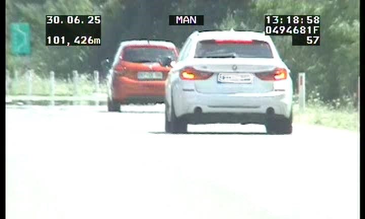 Policisti ujeli voznika, ki je na pomurski avtocesti za vče kot 100 kilometov na uro prekoračil dovoljeno hitrost