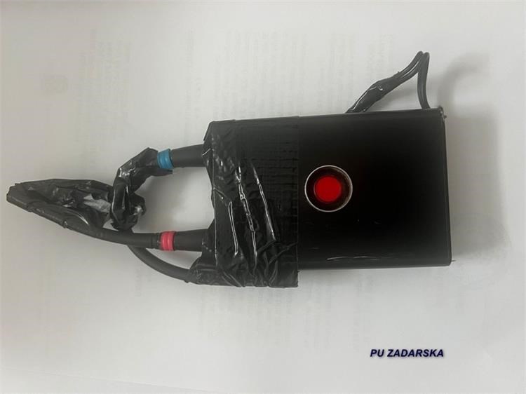 Motilec signala, najden v policijski preiskavi na območju Zadra