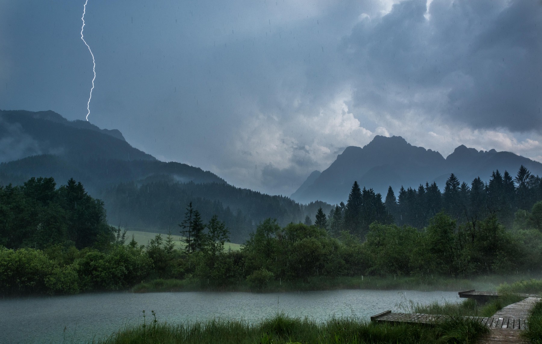 Nevihta v Kranjski Gori