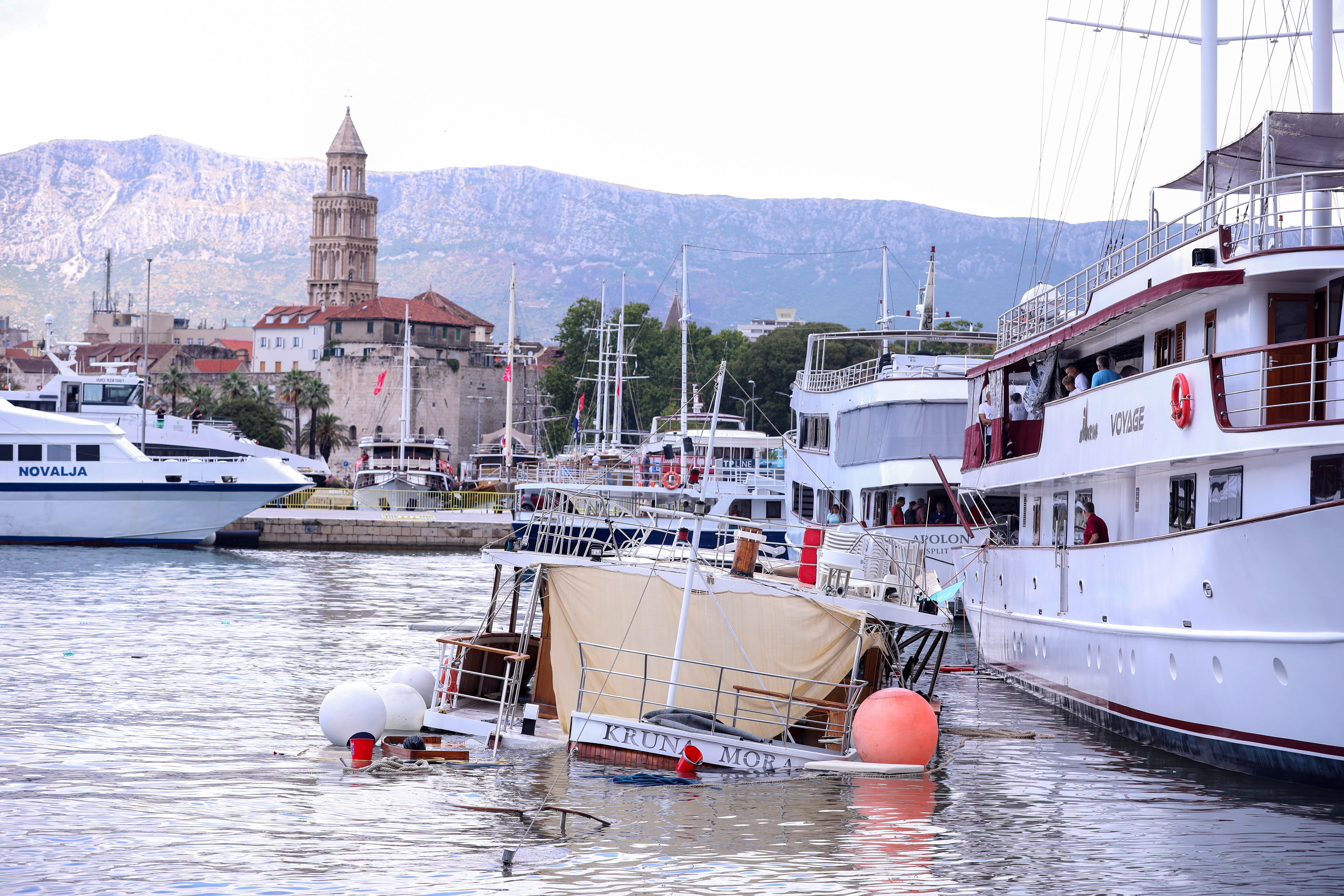 Trajekt trčil v ladjo