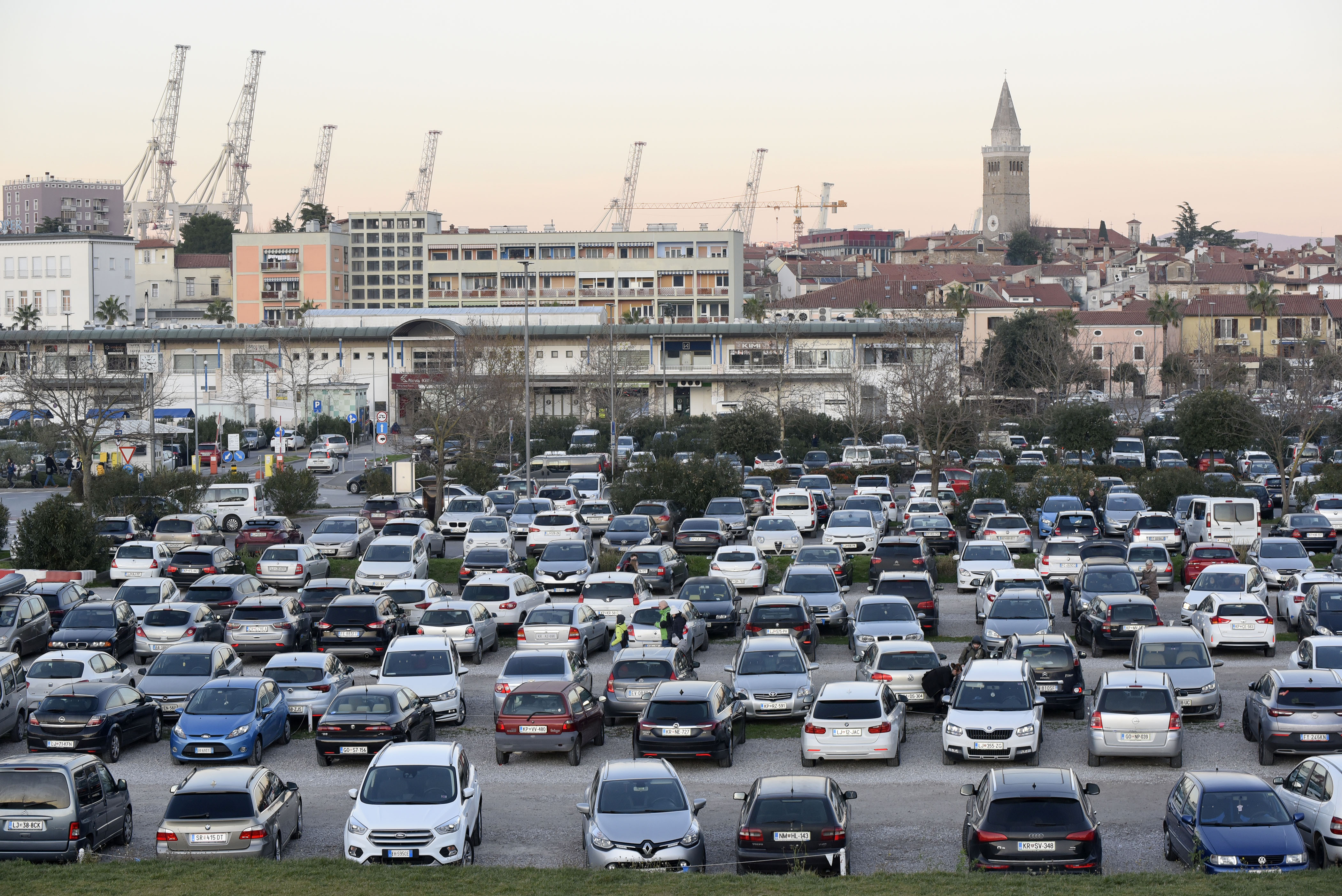 Parkirišče v Kopru.