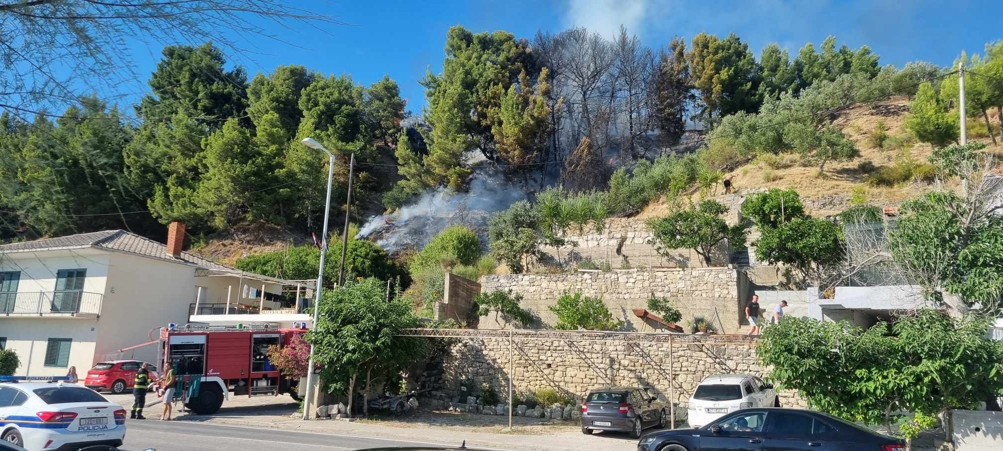 Požar med Podstrano in Svetim Martinom