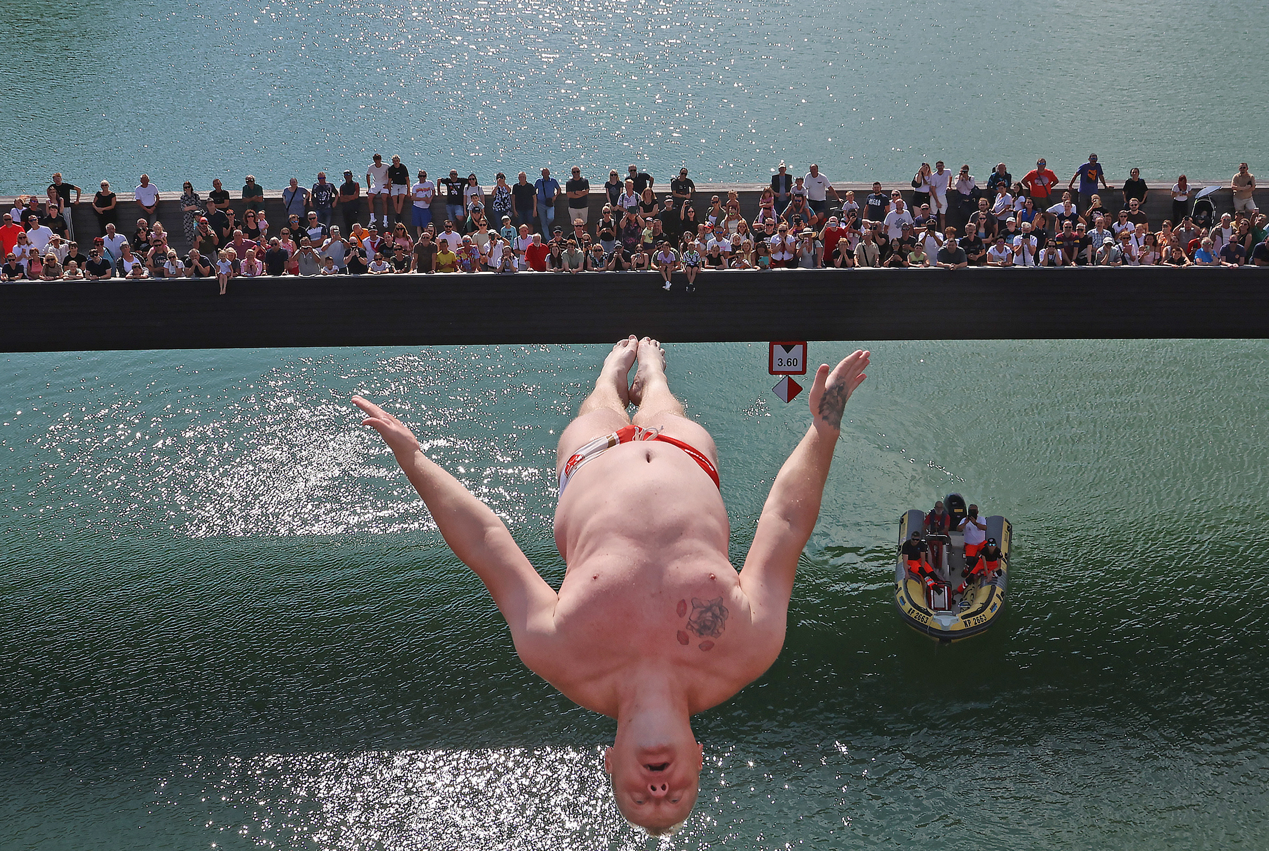 Akrobatski skoki v reko Dravo