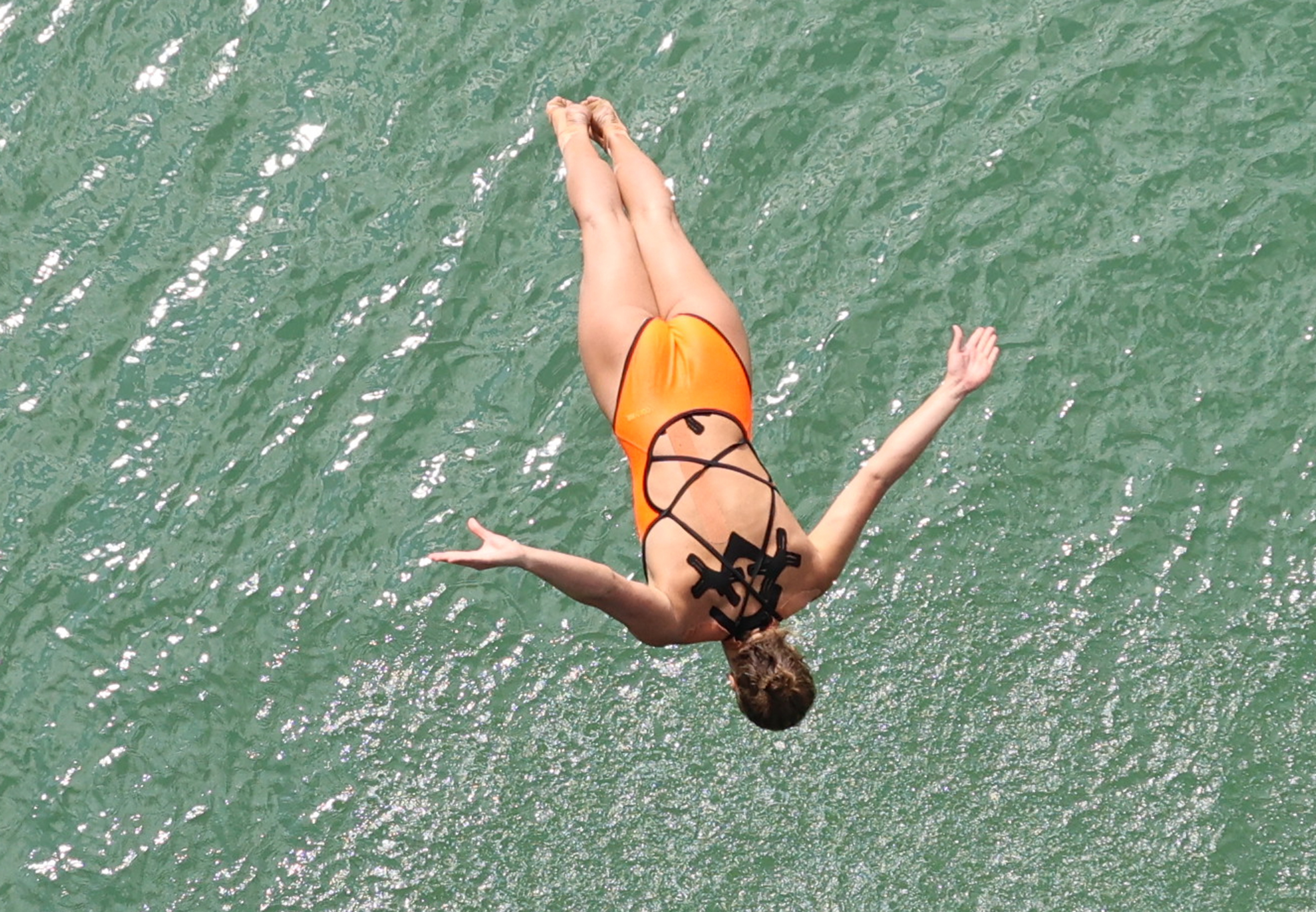 Akrobatski skoki v reko Dravo