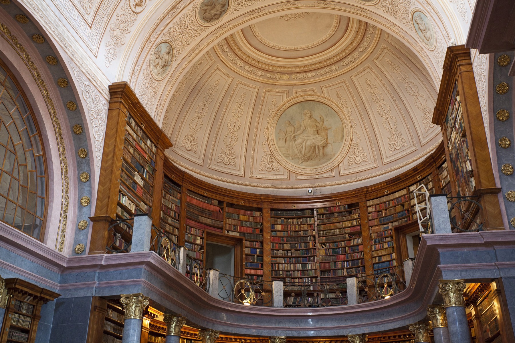 Ena najstarejših knjižnic na Madžarskem