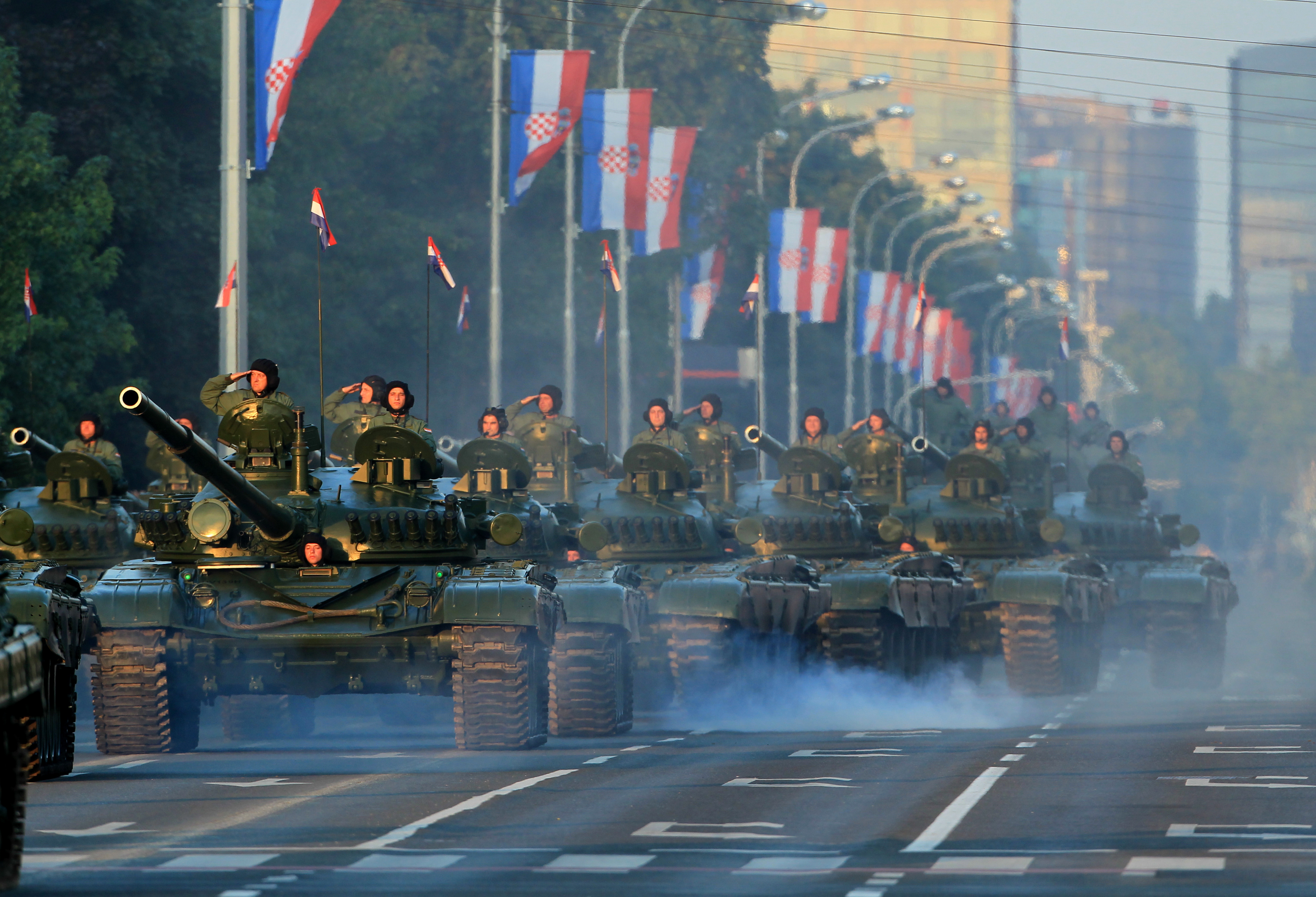 Vojaška parada v Zagrebu ob 20. obletnici Nevihte