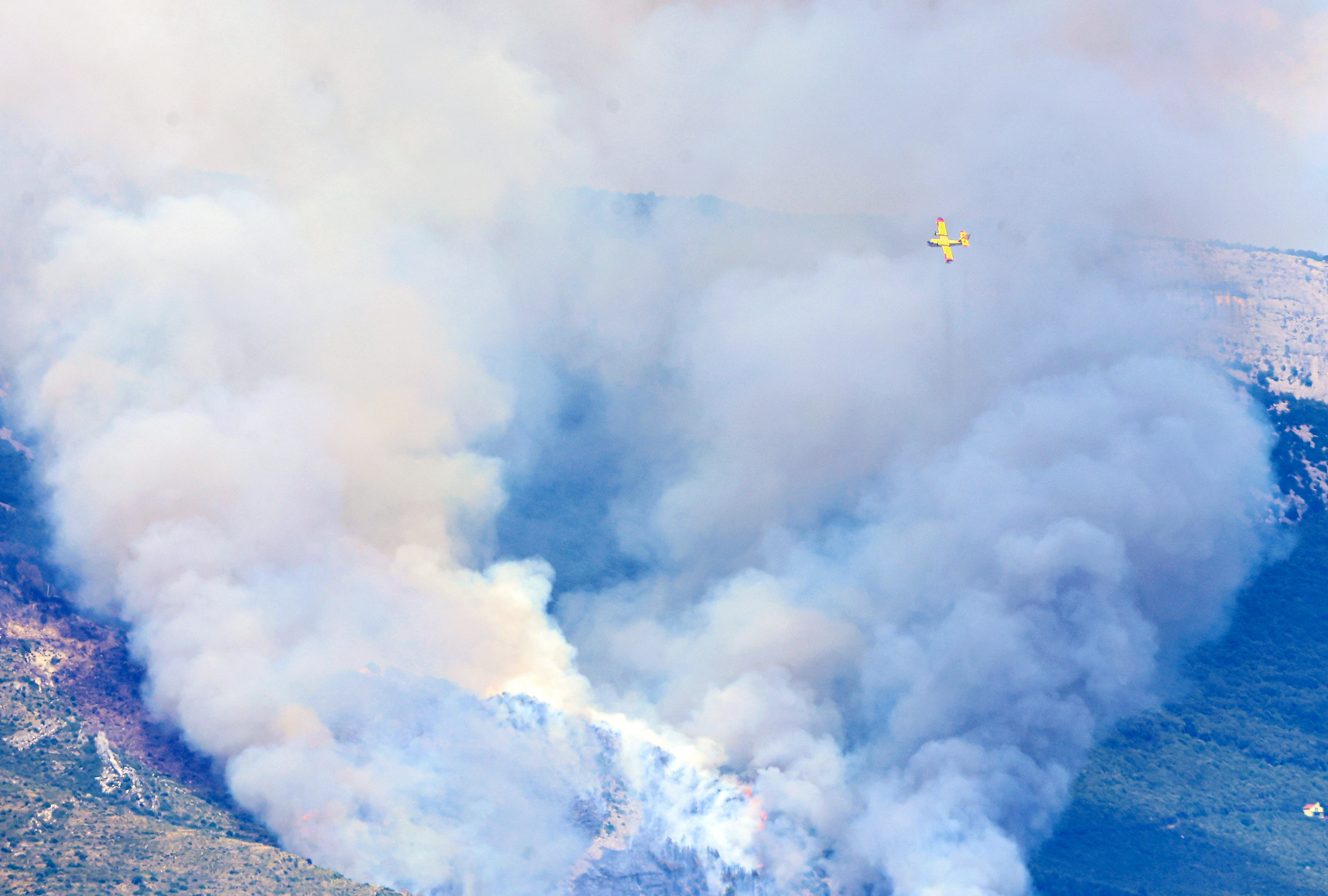 Kaštela požar Hrvaška