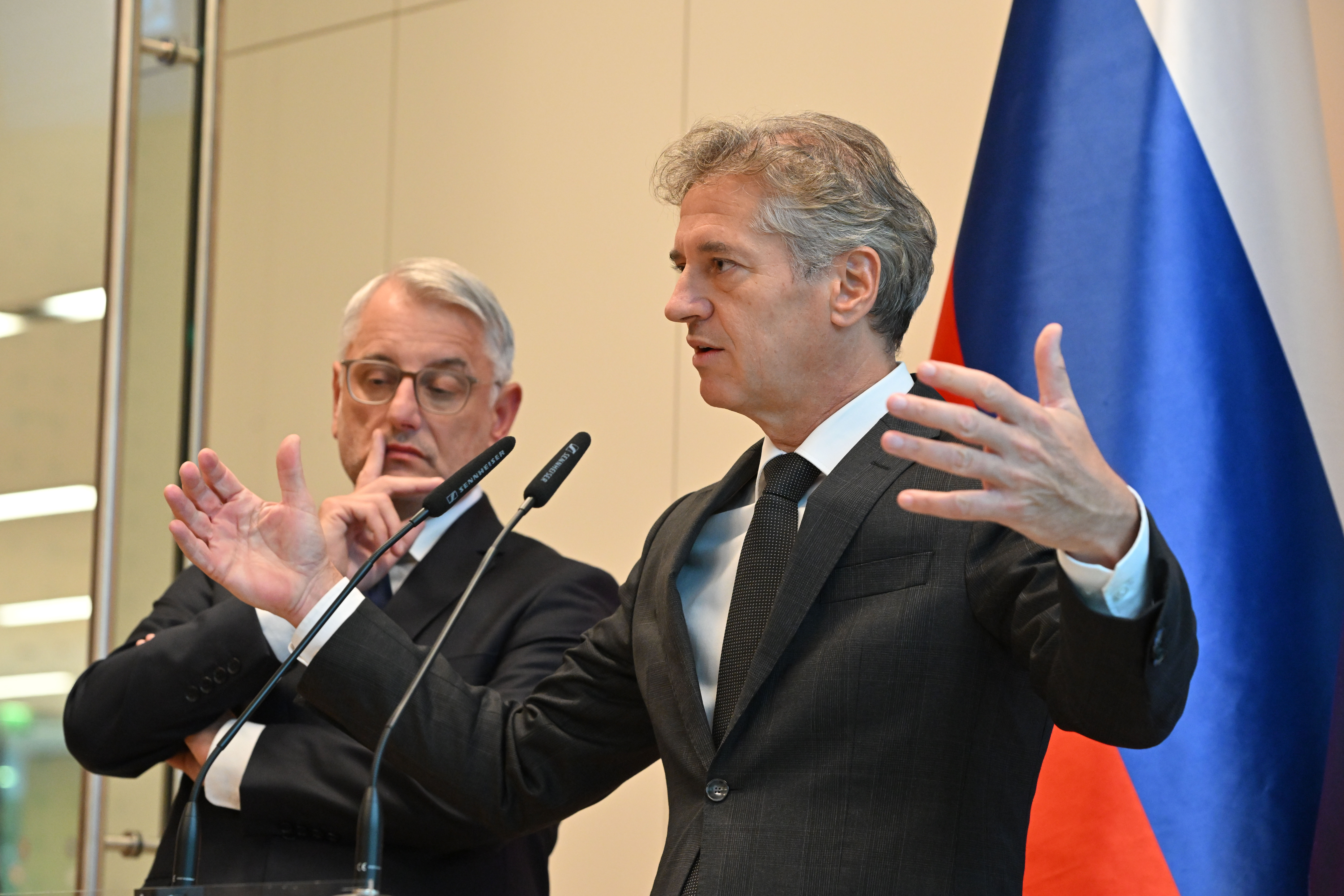 Robert Golob, Matjaž Han