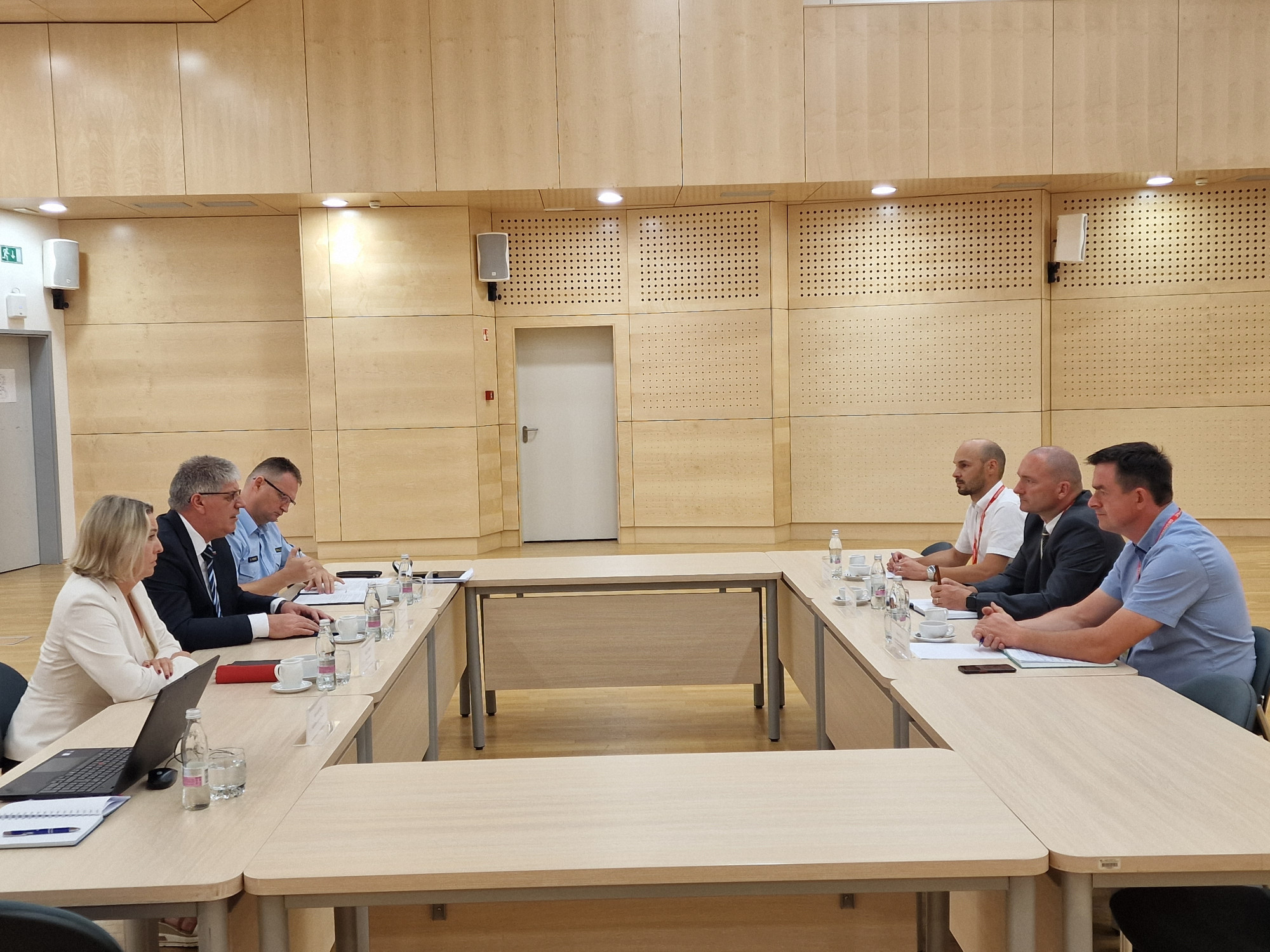 Sestanek notranjega ministrstva, policije in KGZS