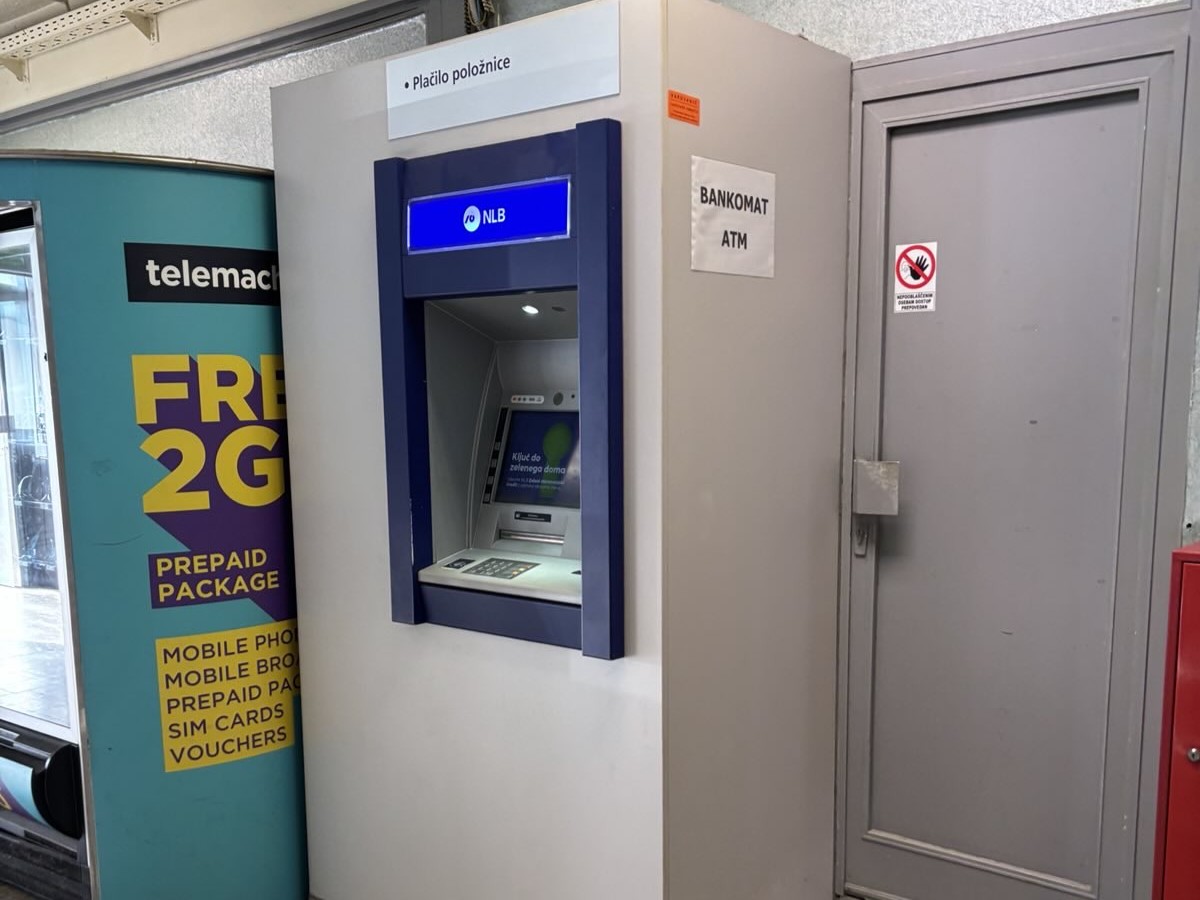 NLB bankomat na AP Ljubljana