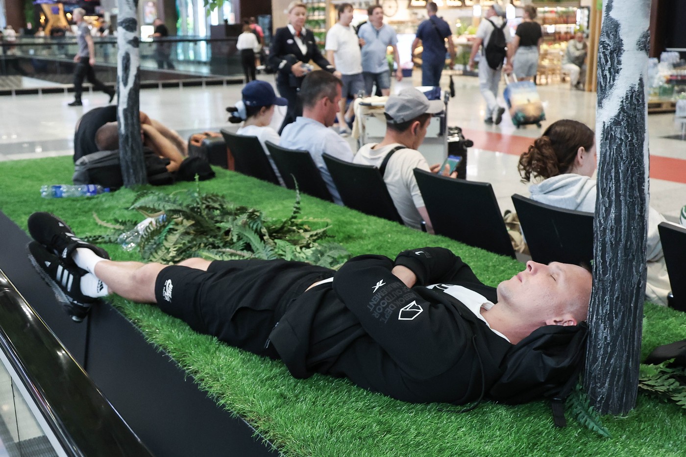 Čakajoči na let na ruskem letališču Šeremetjevo