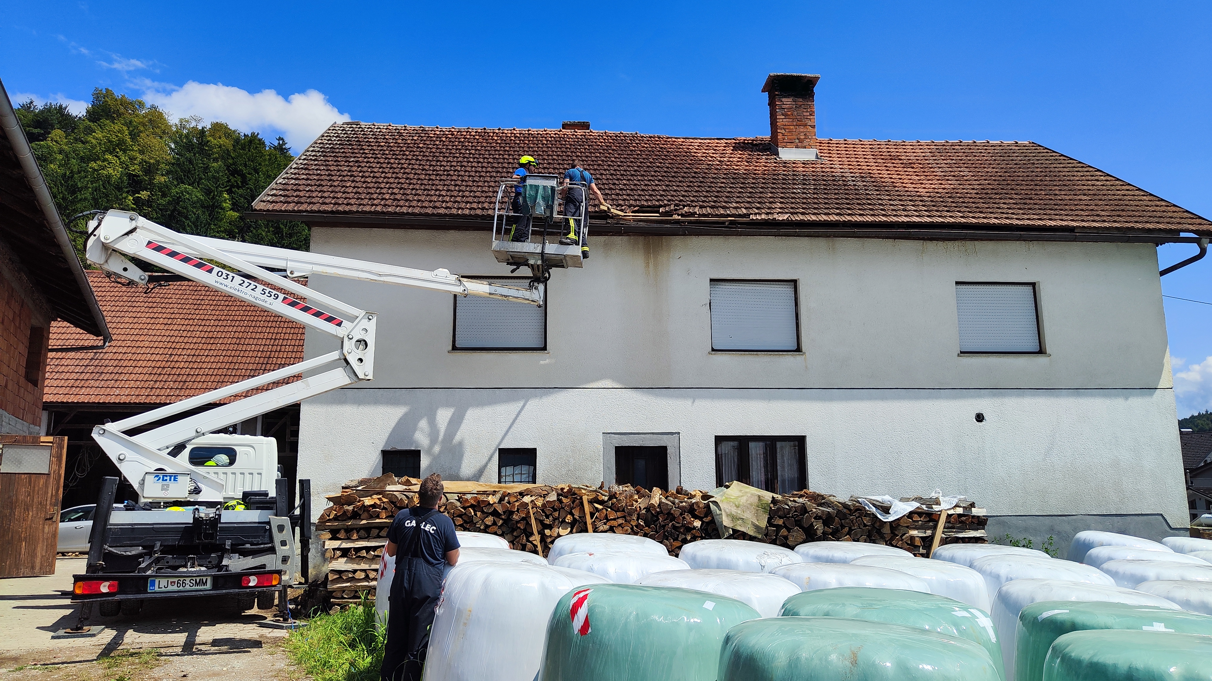 Posledice neurja v vasi Podolnica