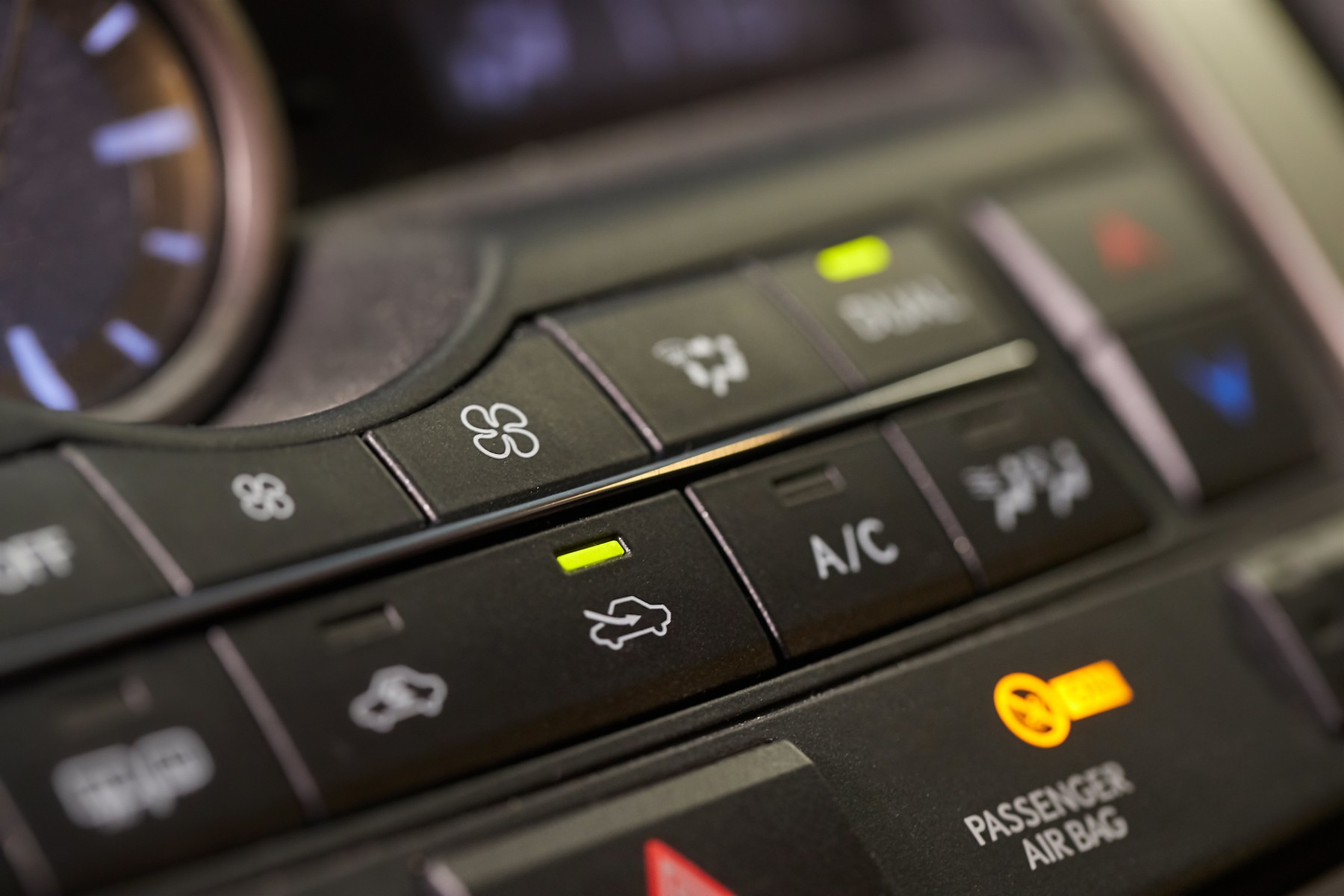 Gumb za kroženje zraka v avtomobilu