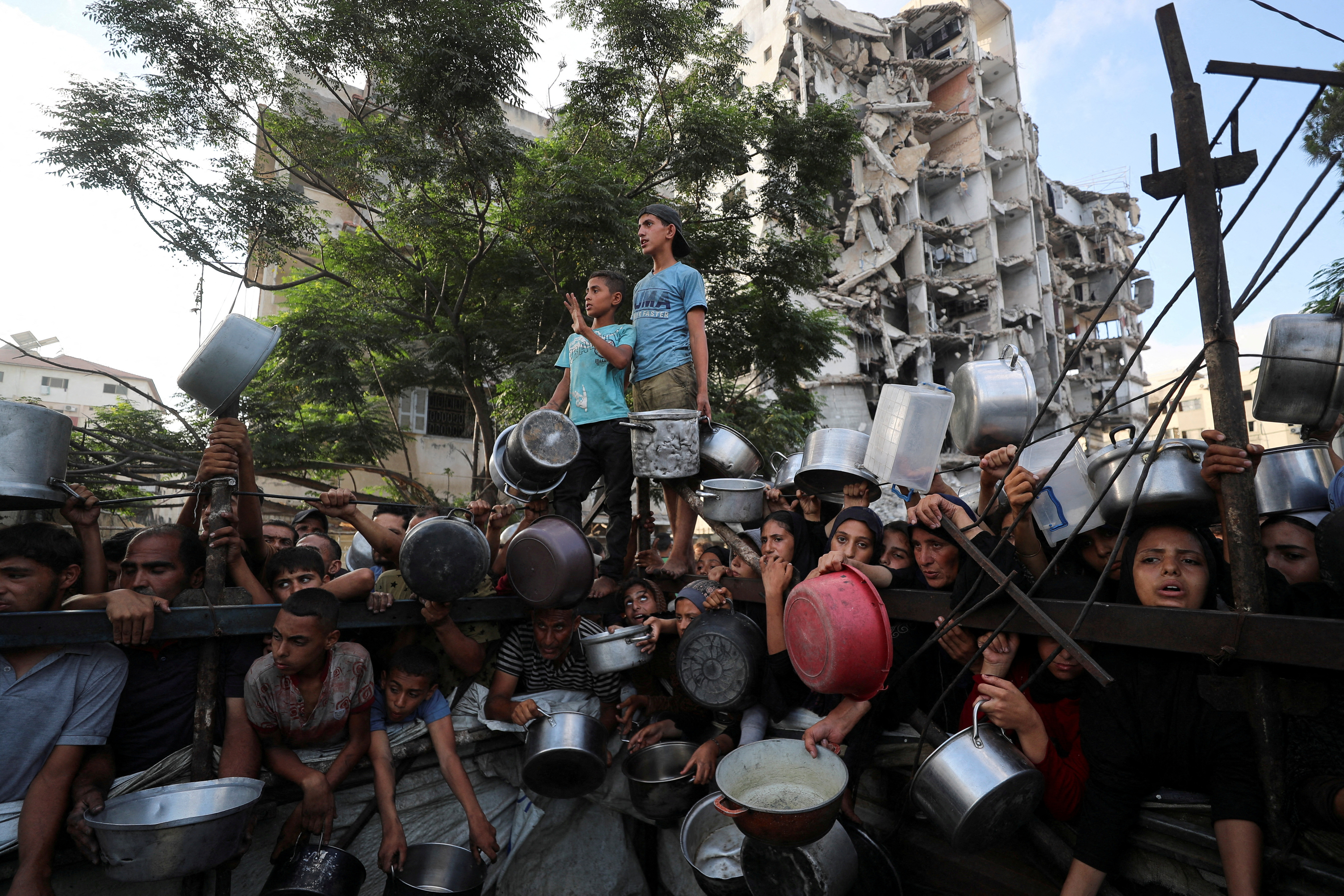 Palestinci čakajo na humanitarno pomoč
